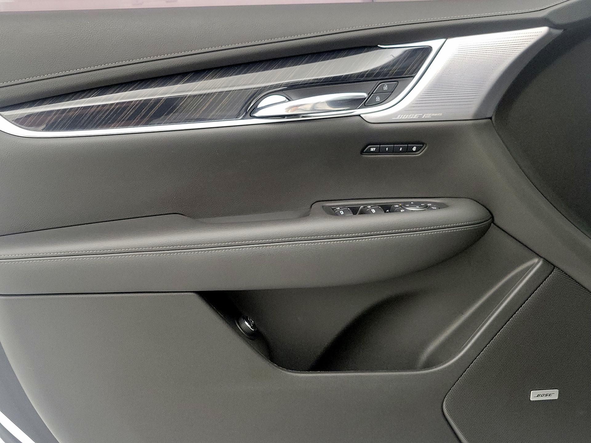 Thumbnail: 2020 Cadillac XT6 - 12