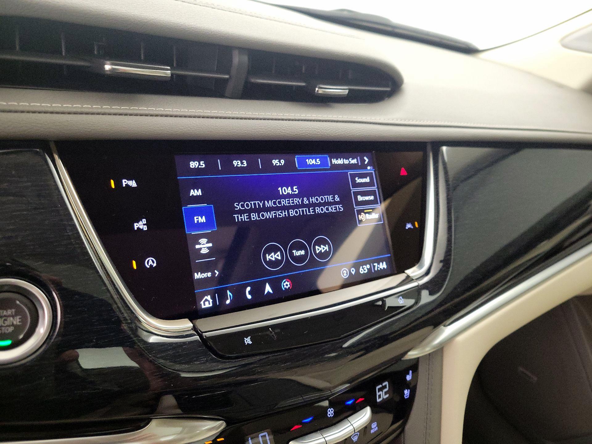 Thumbnail: 2023 Cadillac XT6 - 16