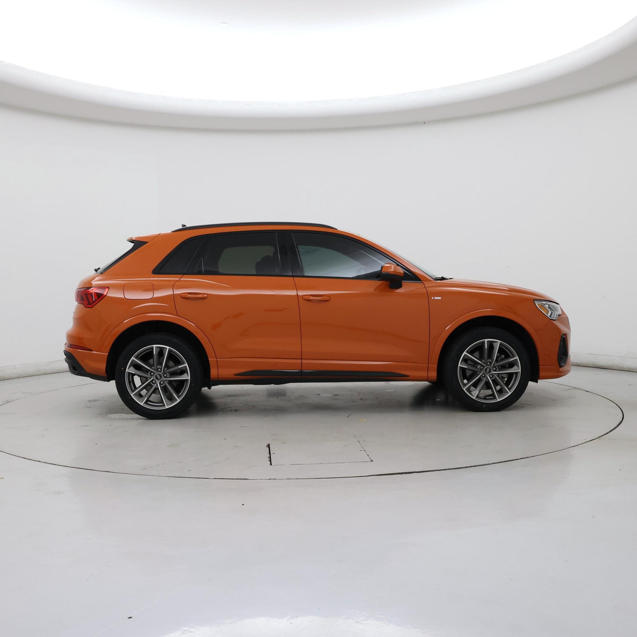 Thumbnail: 2023 Audi Q3 - 7