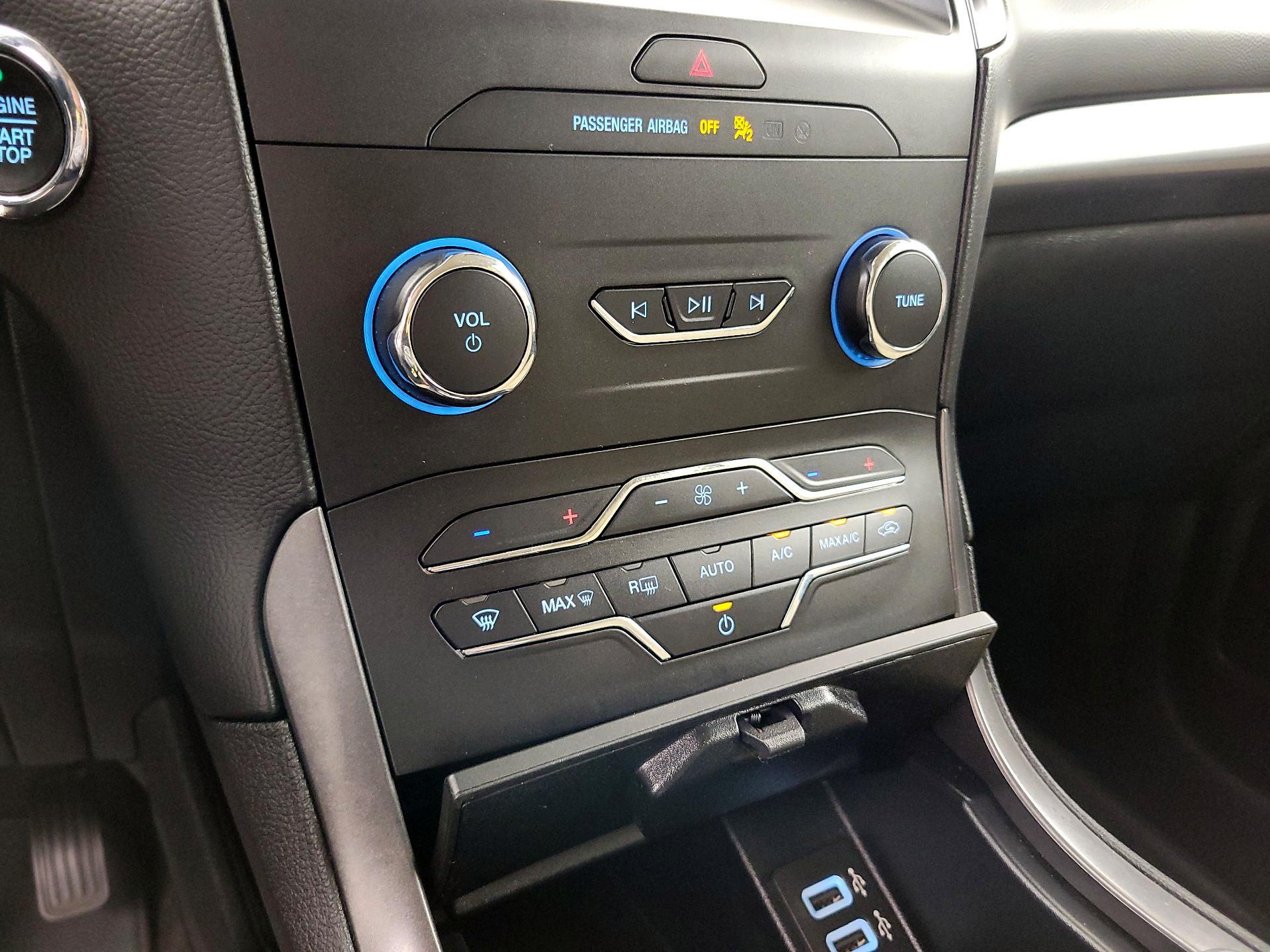 Thumbnail: 2020 Ford Edge - 16