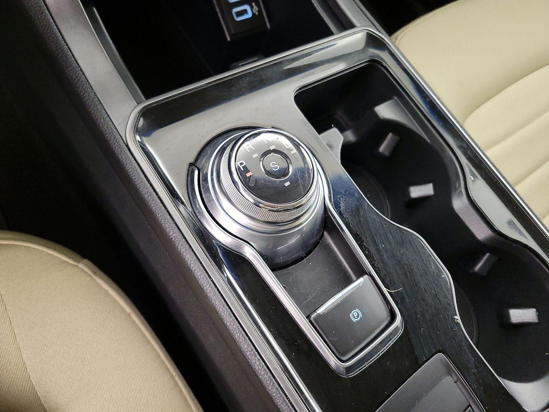 Thumbnail: 2020 Ford Edge - 17