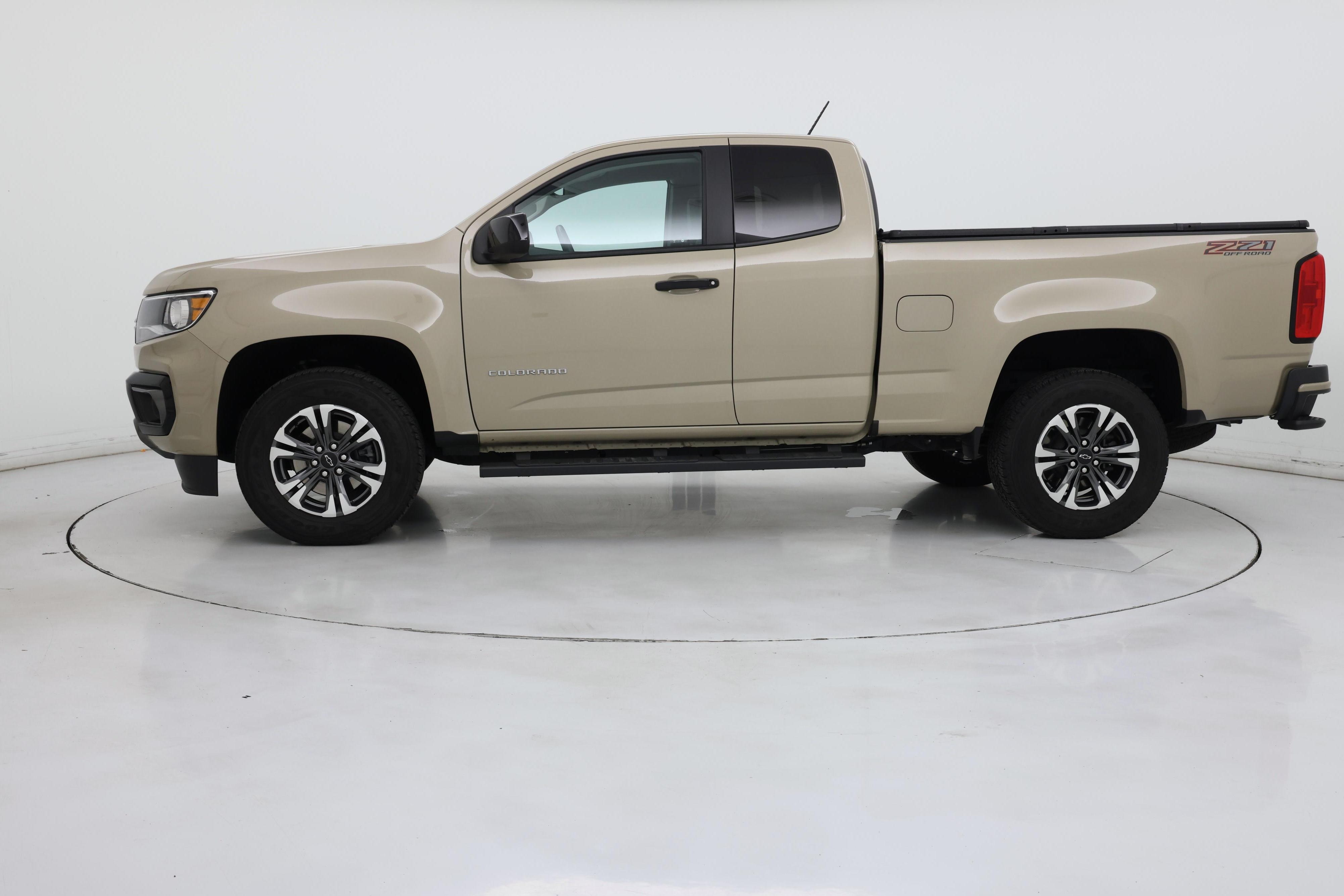 Thumbnail: 2022 Chevrolet Colorado - 3