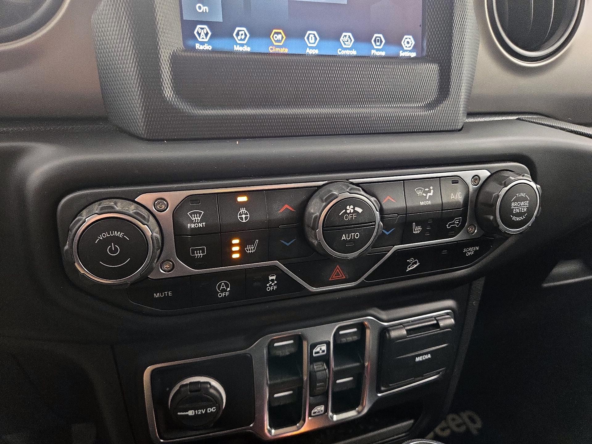 Thumbnail: 2020 Jeep Wrangler - 16