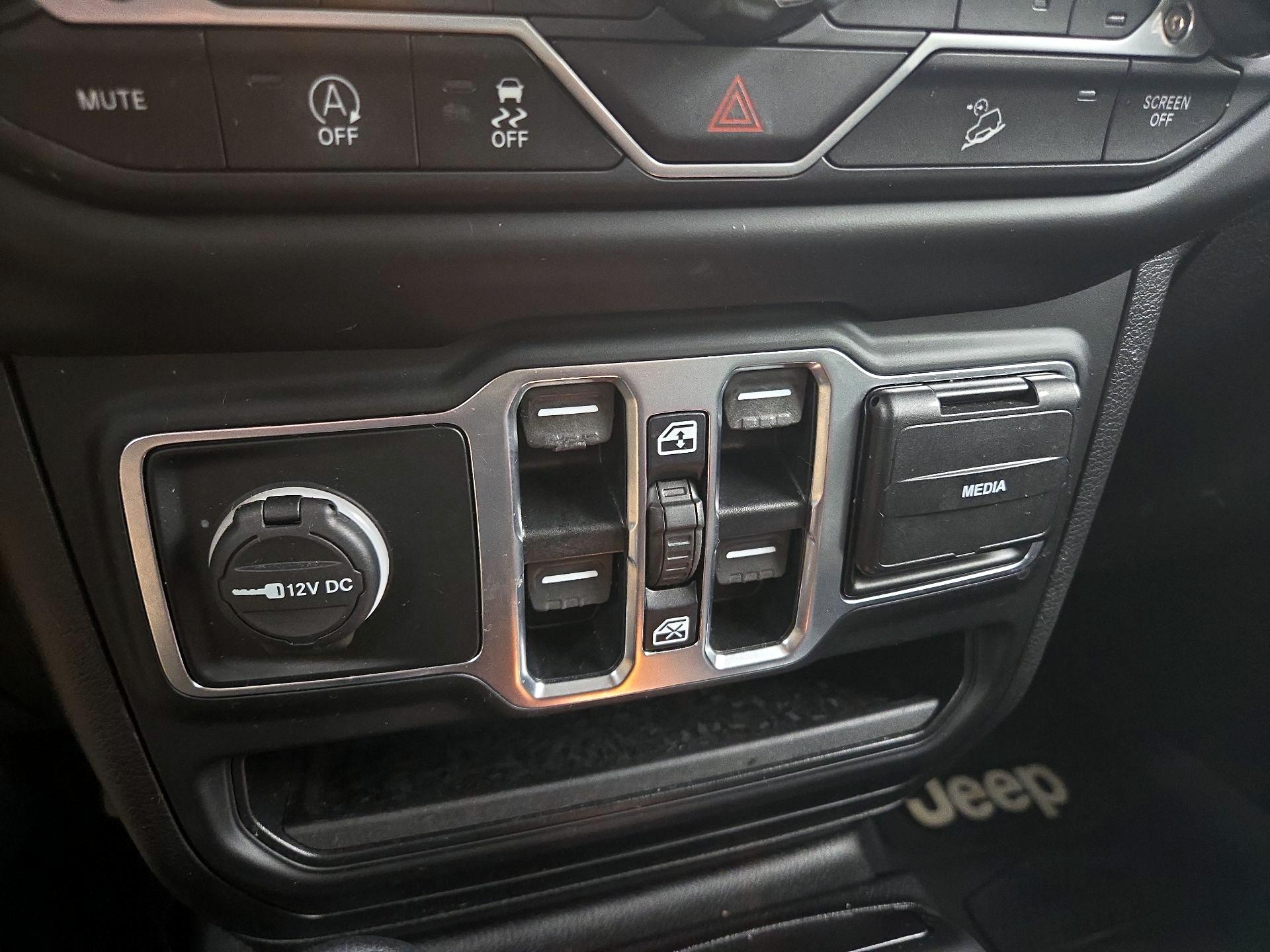 Thumbnail: 2020 Jeep Wrangler - 18