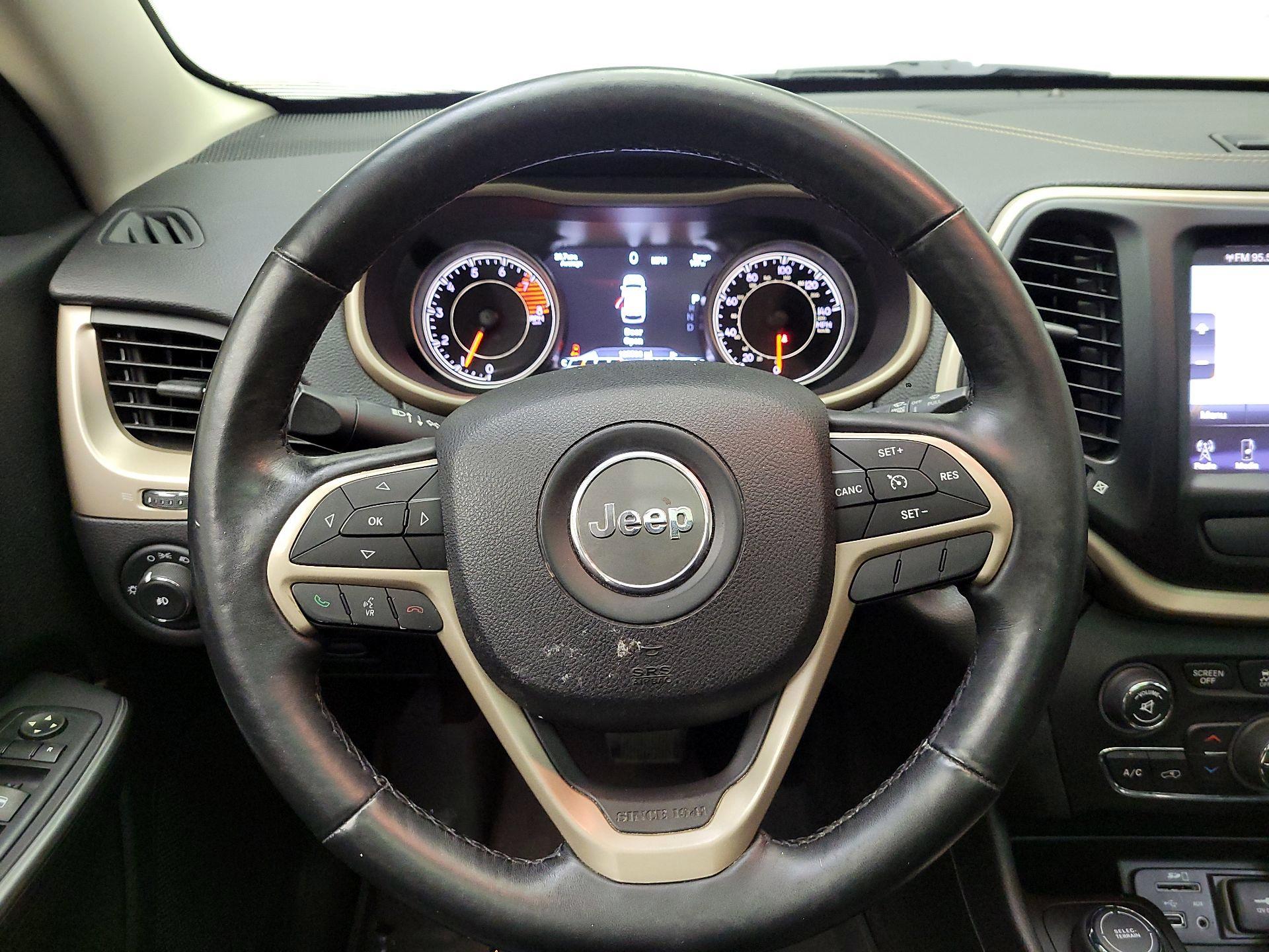 Thumbnail: 2017 Jeep Cherokee - 10