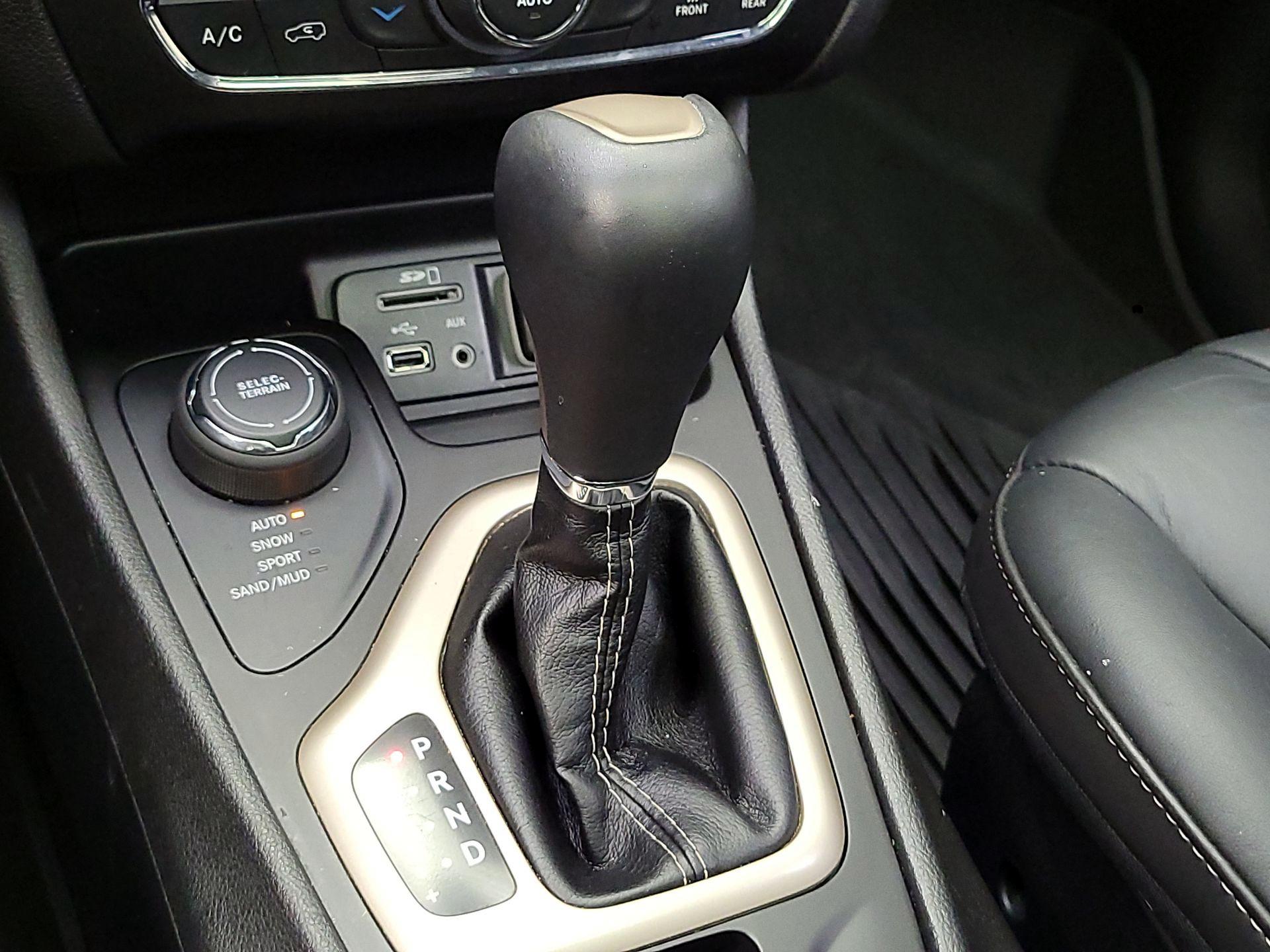 Thumbnail: 2017 Jeep Cherokee - 18