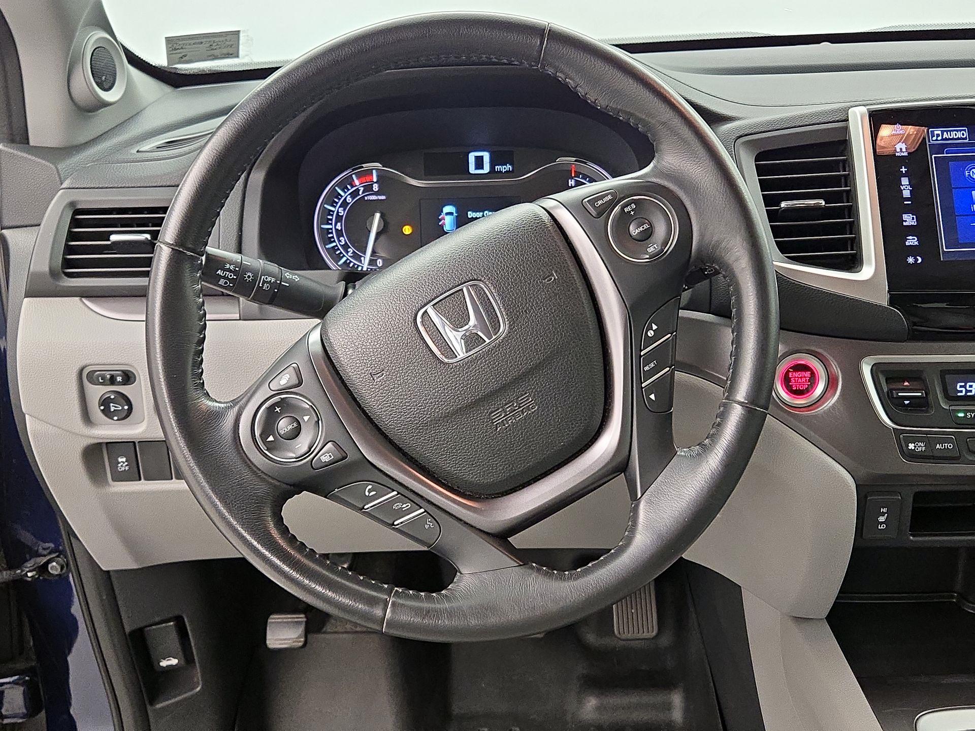 Thumbnail: 2017 Honda Pilot - 10