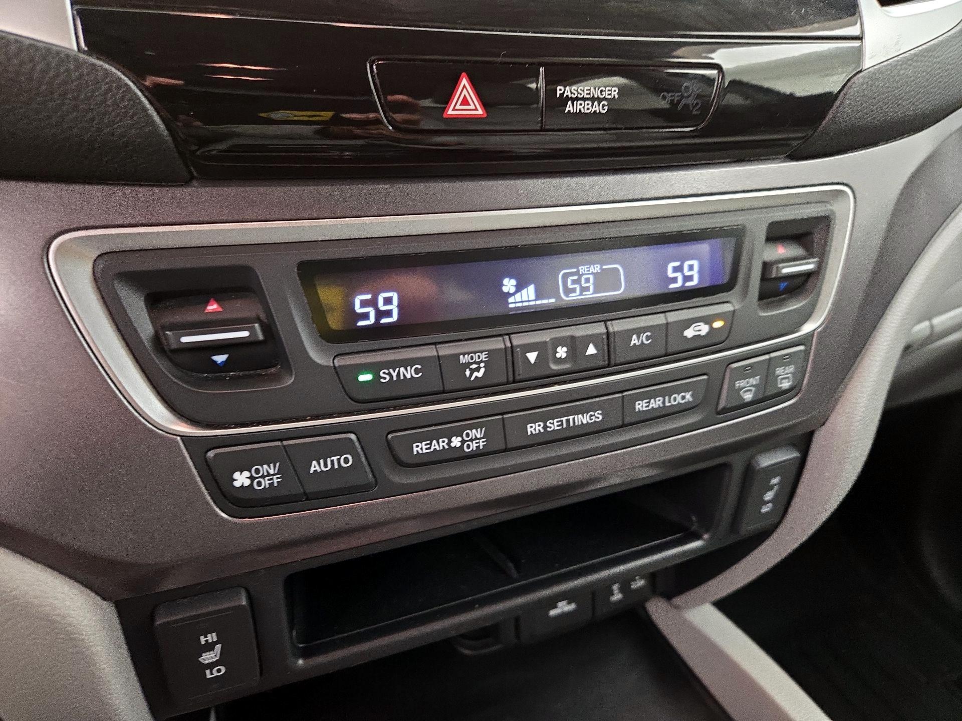 Thumbnail: 2017 Honda Pilot - 16