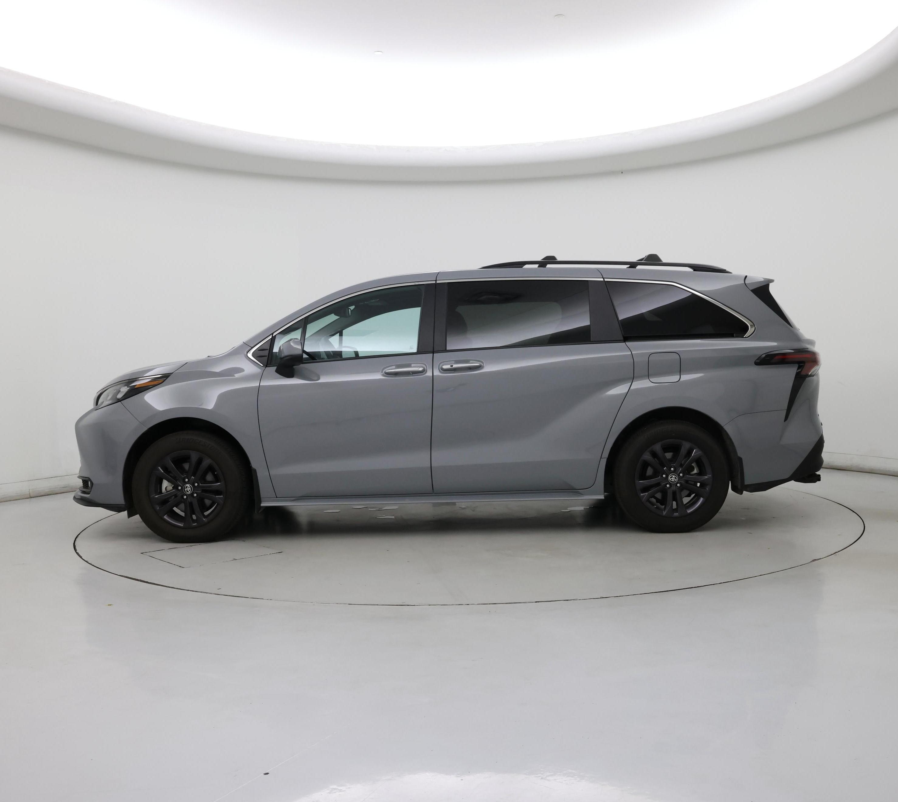 Thumbnail: 2024 Toyota Sienna - 3