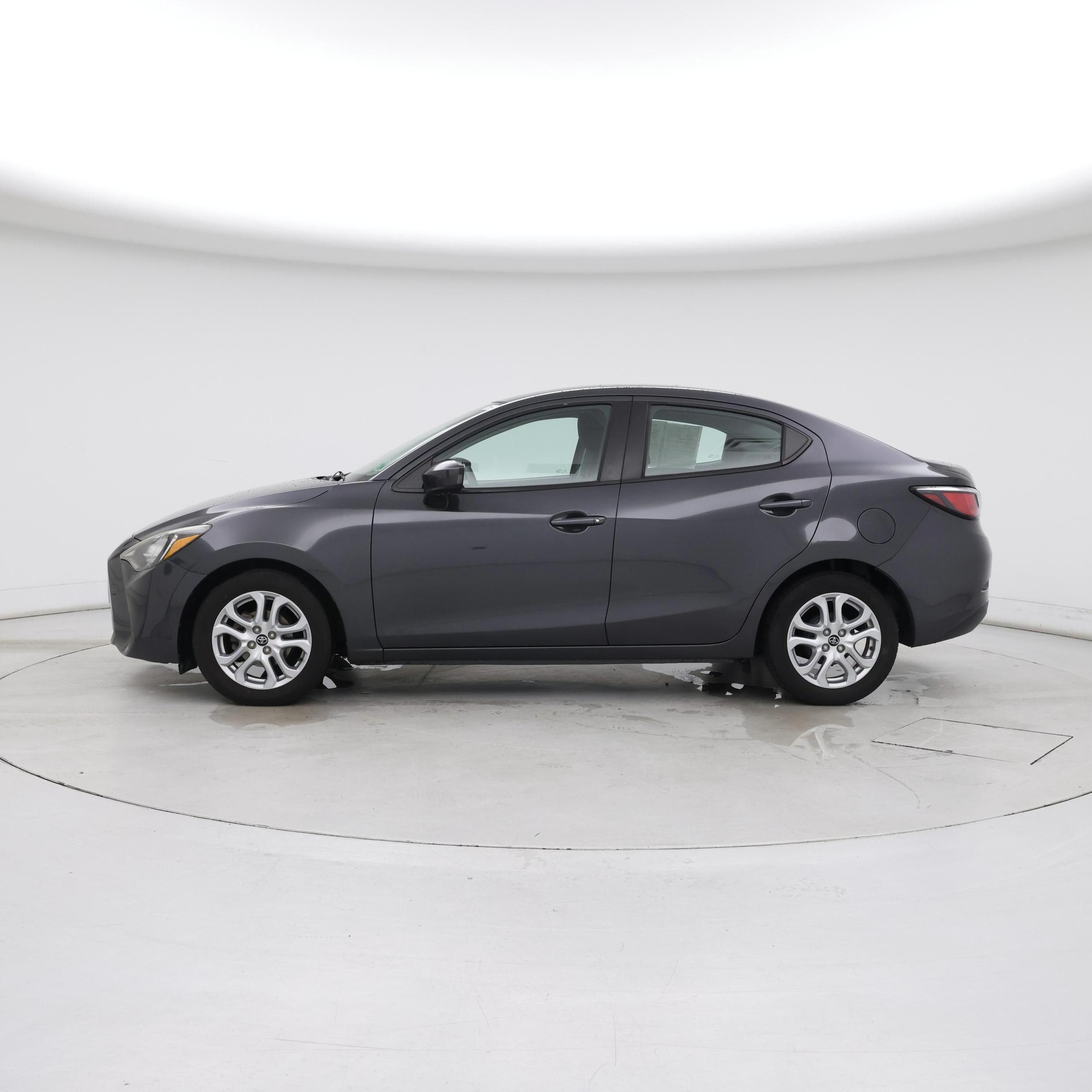 Thumbnail: 2017 Toyota Yaris iA - 3