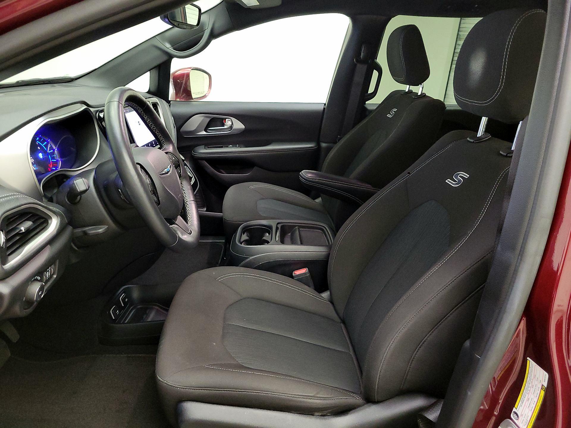 Thumbnail: 2021 Chrysler Pacifica - 11