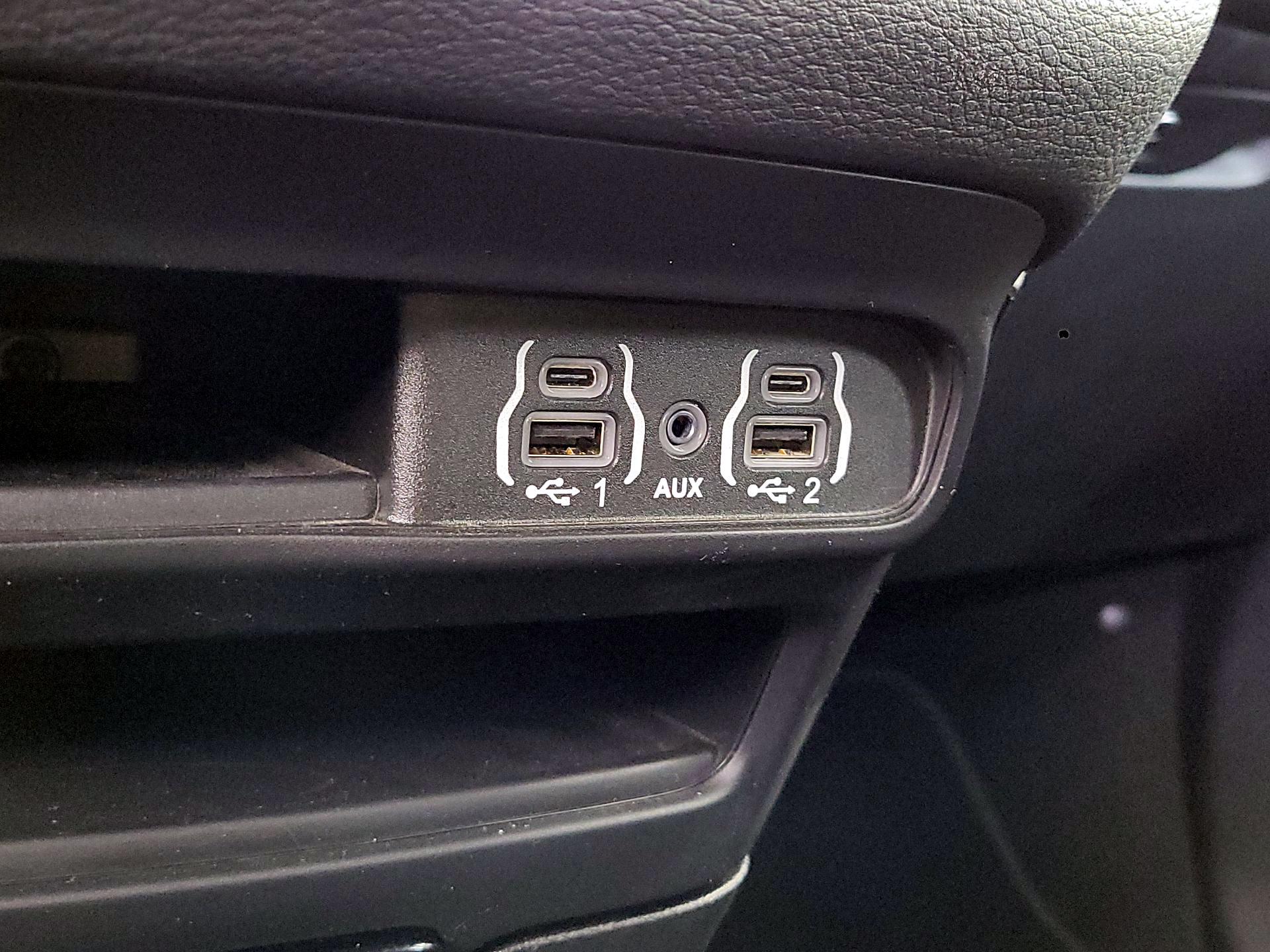 Thumbnail: 2021 Chrysler Pacifica - 18