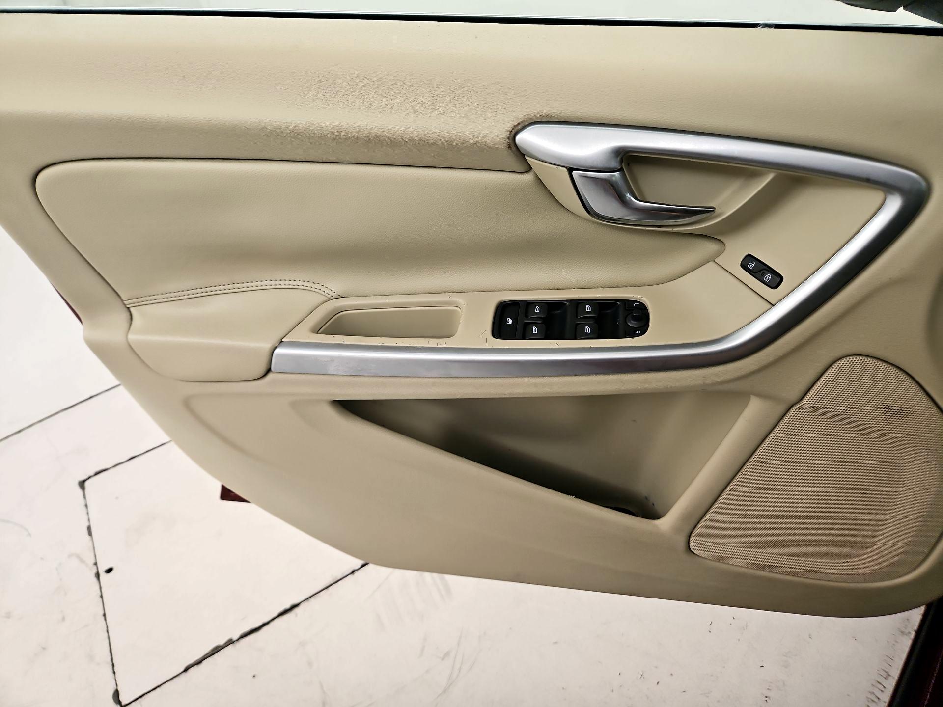 Thumbnail: 2015 Volvo S60 - 12
