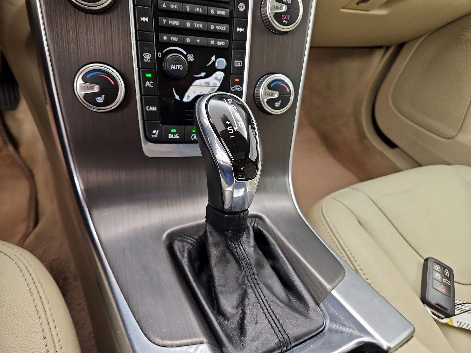 Thumbnail: 2015 Volvo S60 - 18
