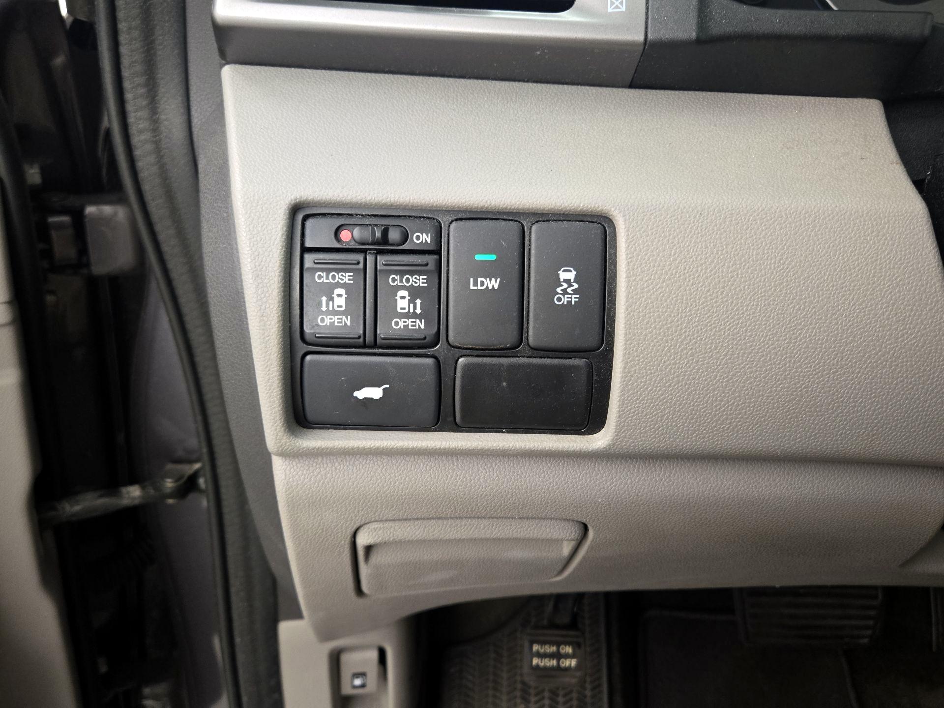 Thumbnail: 2015 Honda Odyssey - 13
