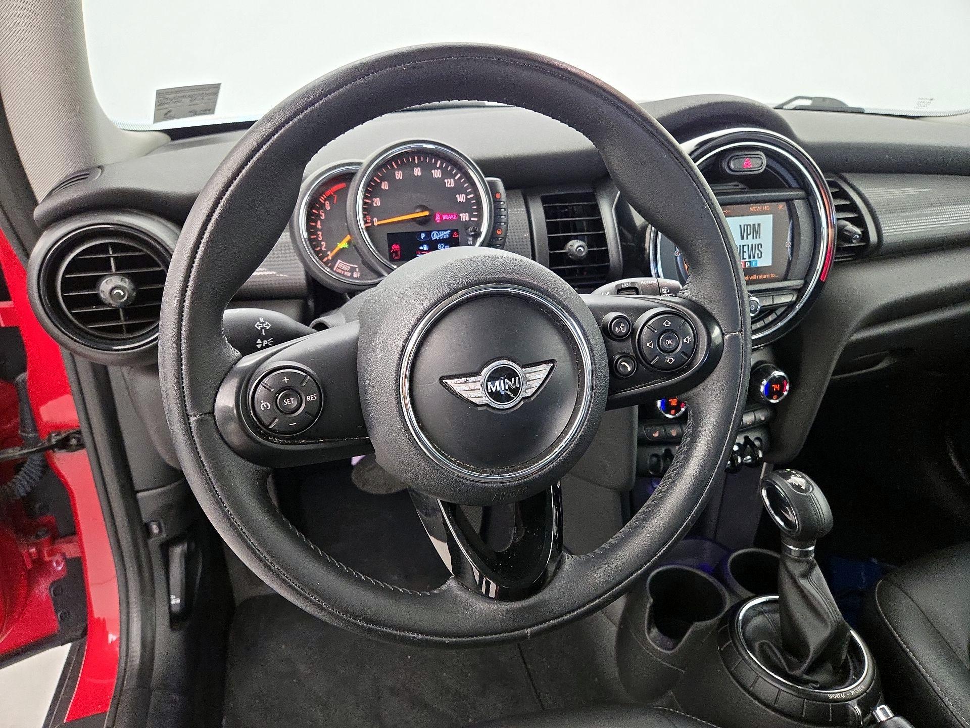 Thumbnail: 2015 MINI Cooper Hardtop - 10