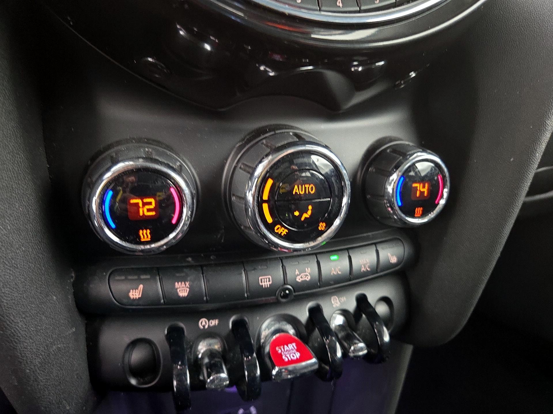 Thumbnail: 2015 MINI Cooper Hardtop - 16