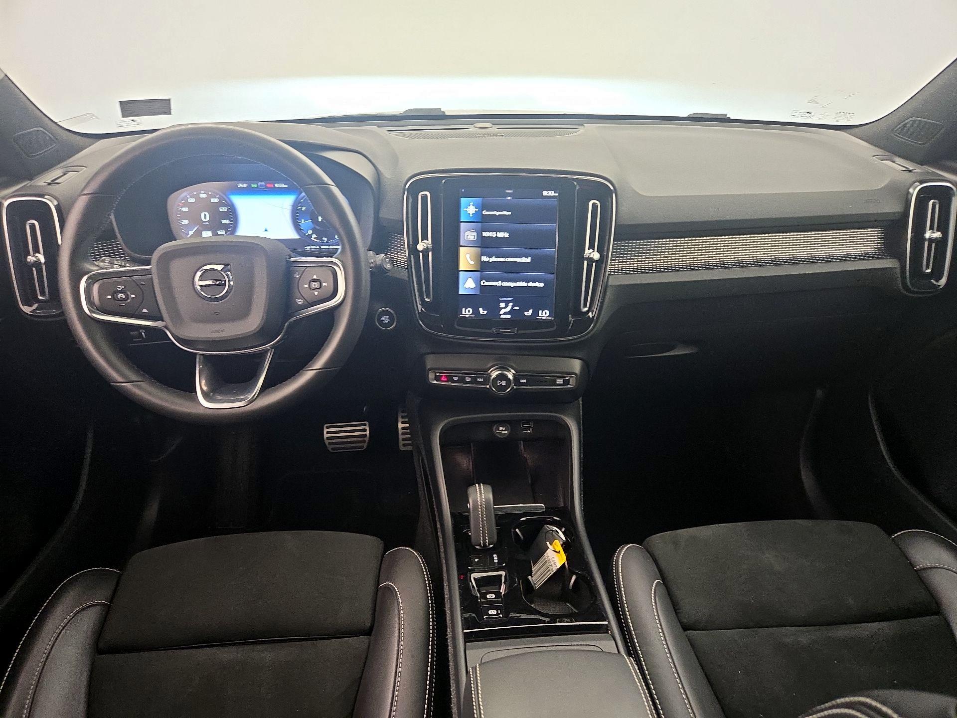Thumbnail: 2022 Volvo XC40 - 9