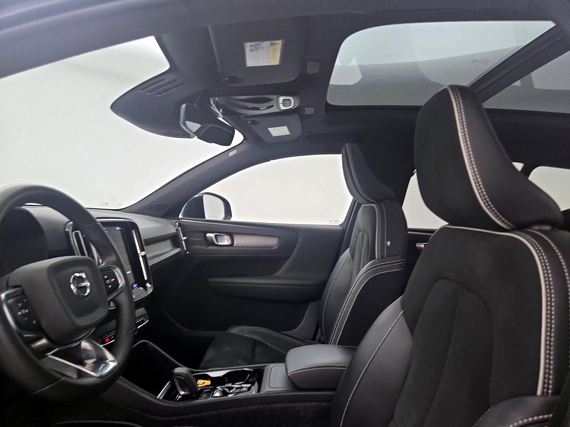 Thumbnail: 2022 Volvo XC40 - 20