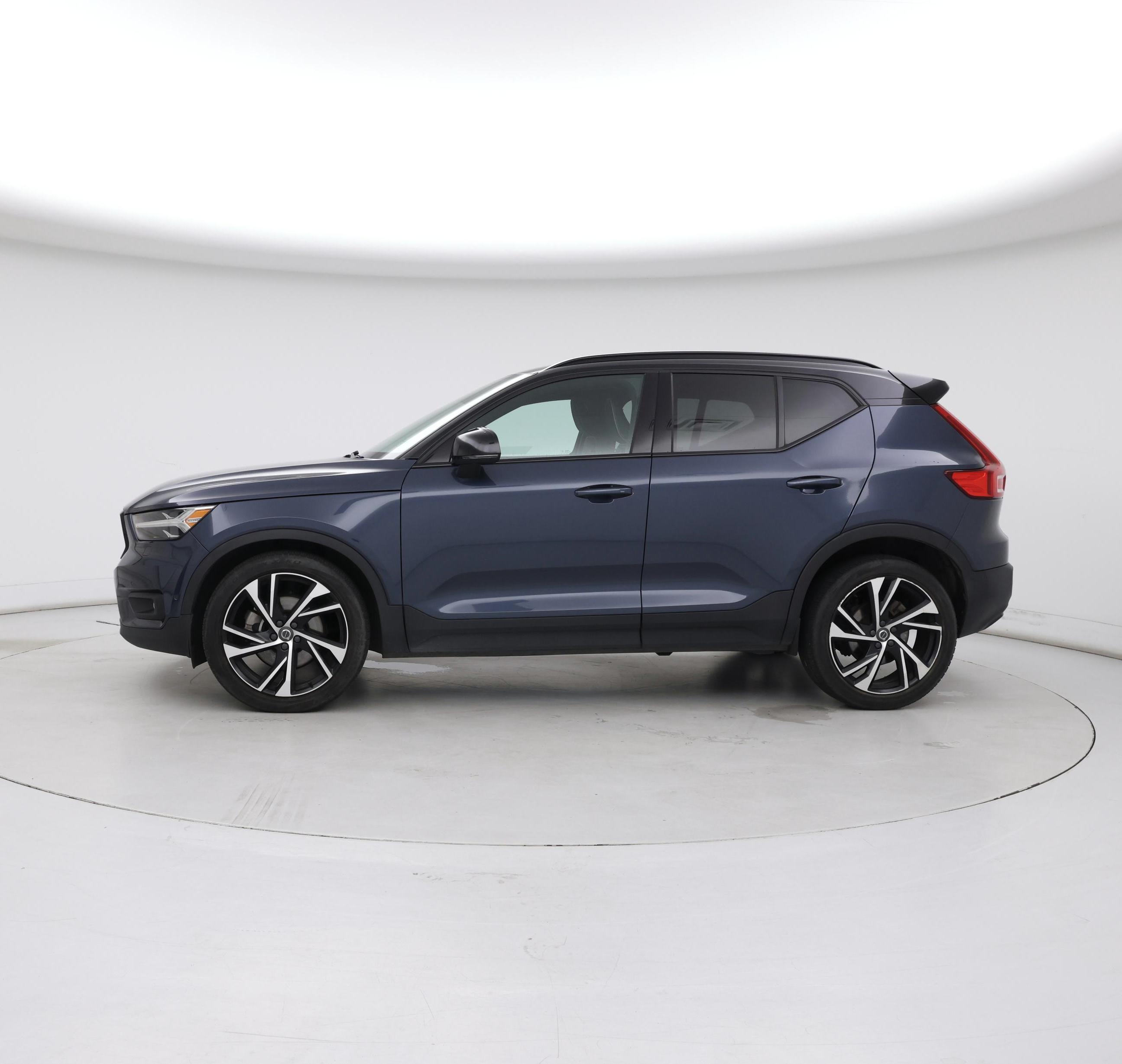 Thumbnail: 2022 Volvo XC40 - 3