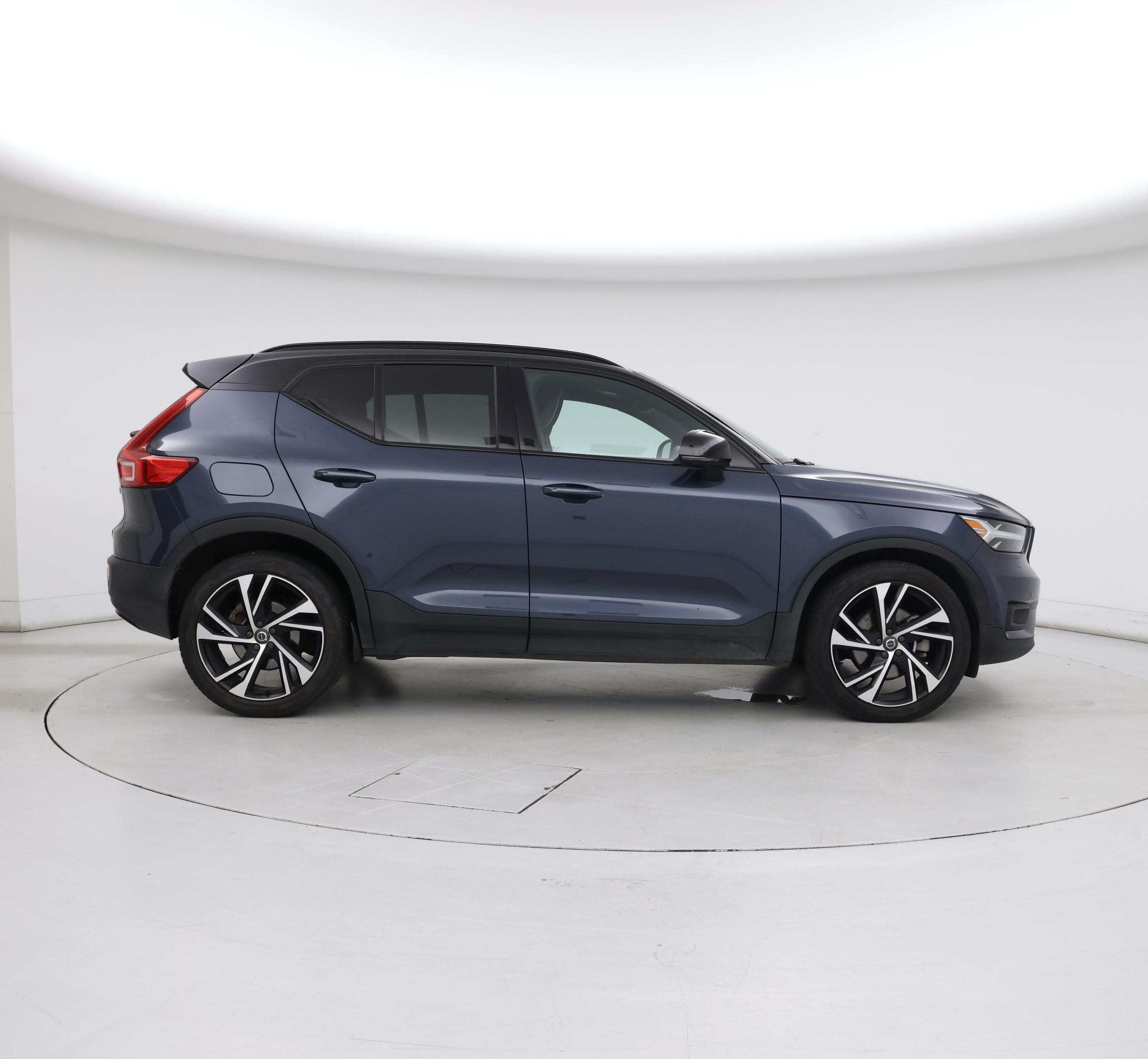 Thumbnail: 2022 Volvo XC40 - 7