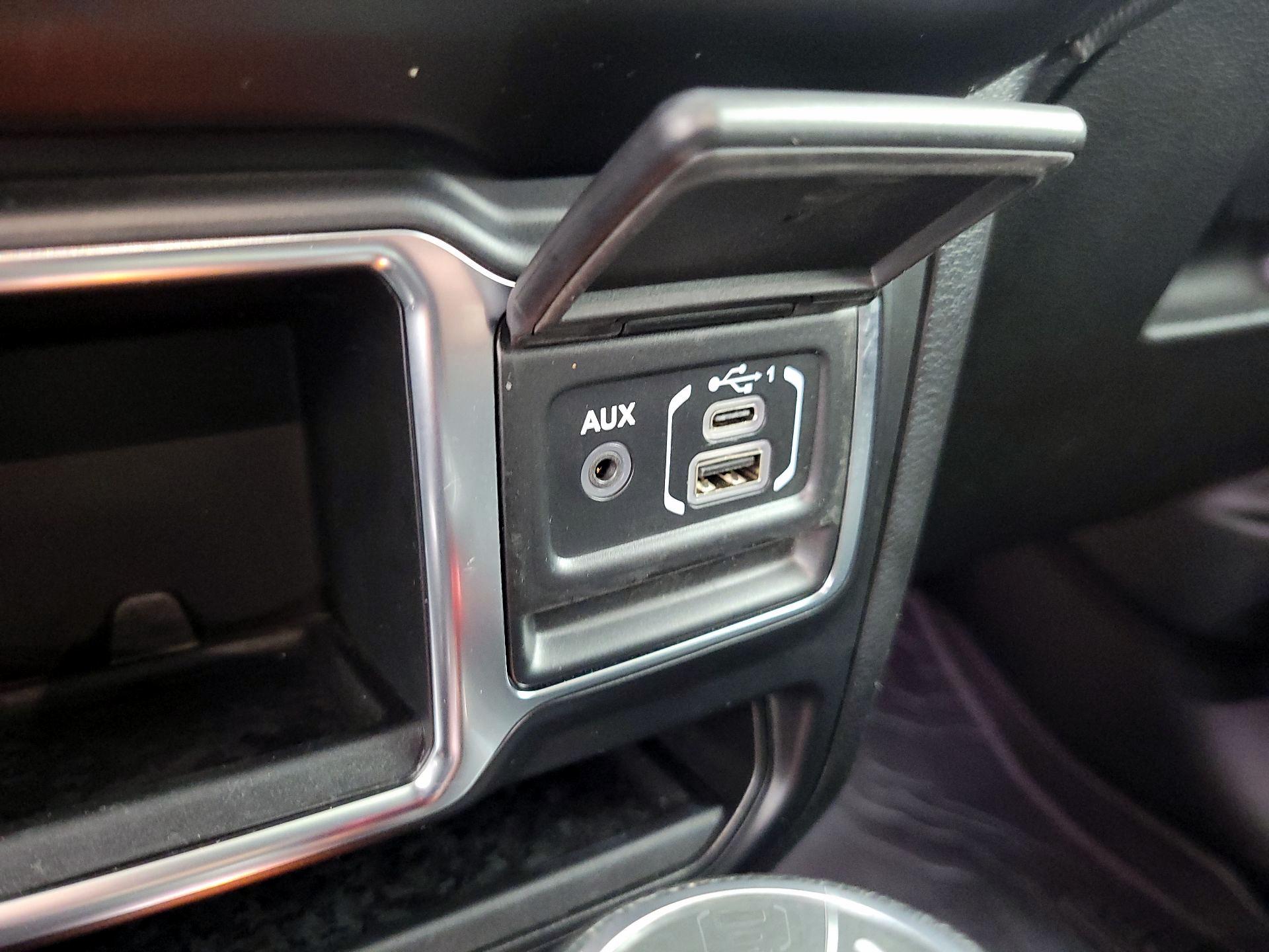 Thumbnail: 2021 Jeep Wrangler - 18