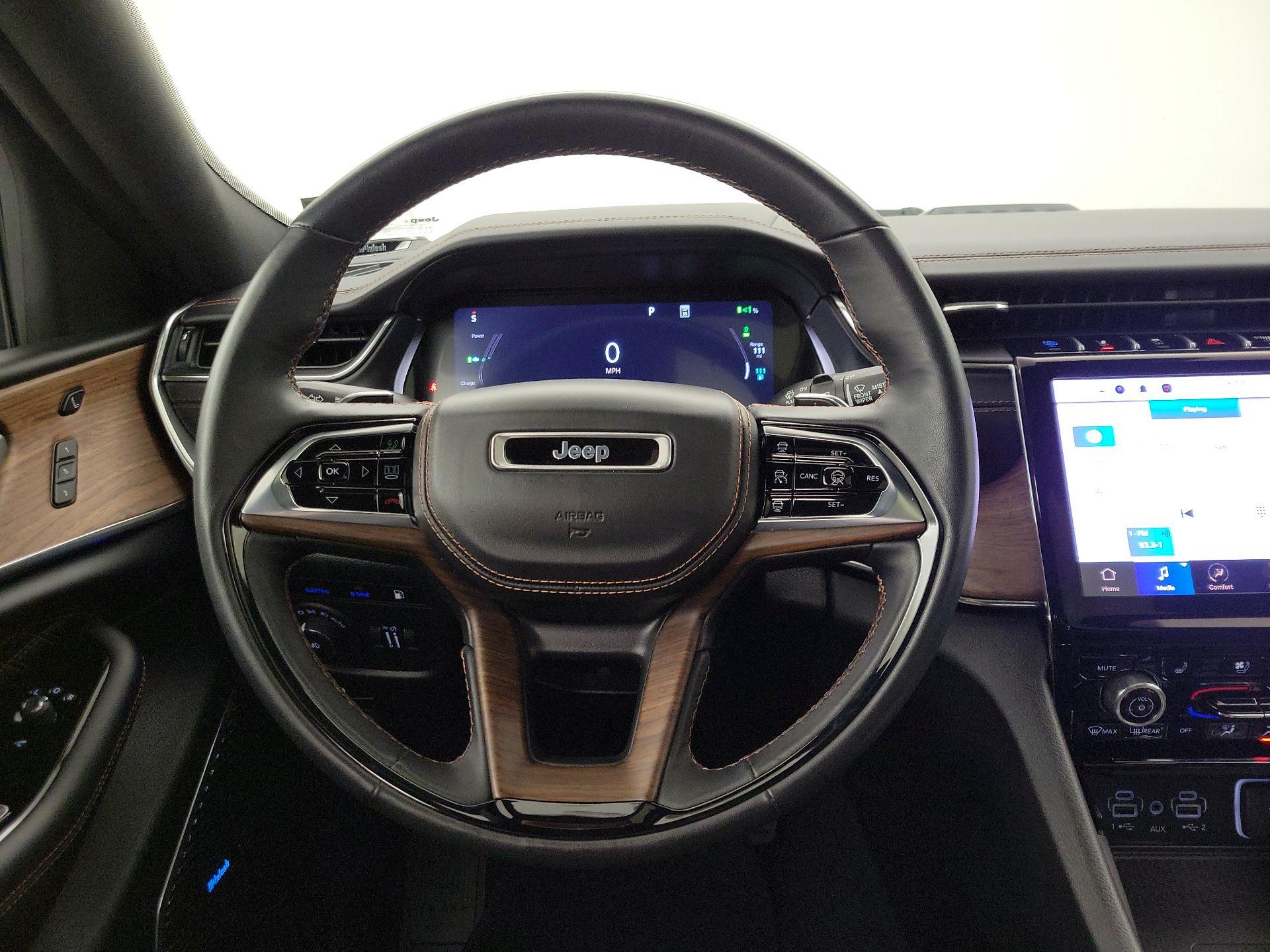 Thumbnail: 2023 Jeep Grand Cherokee - 10