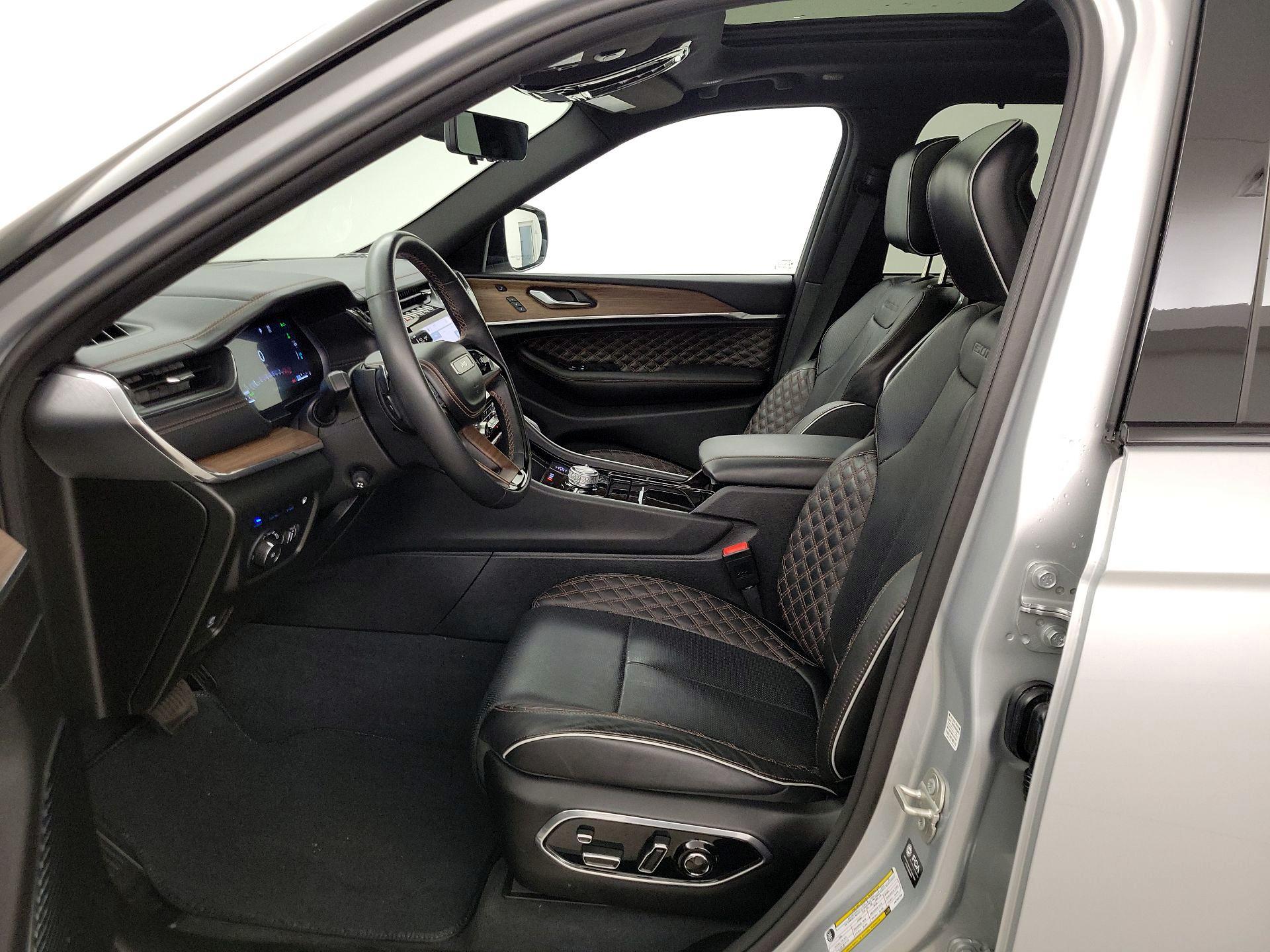 Thumbnail: 2023 Jeep Grand Cherokee - 11
