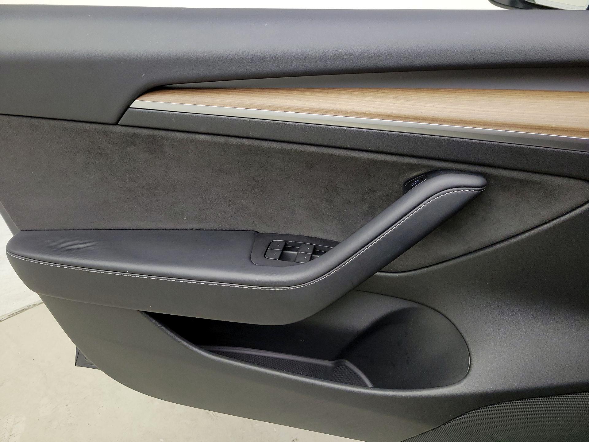 Thumbnail: 2022 Tesla Model 3 - 12