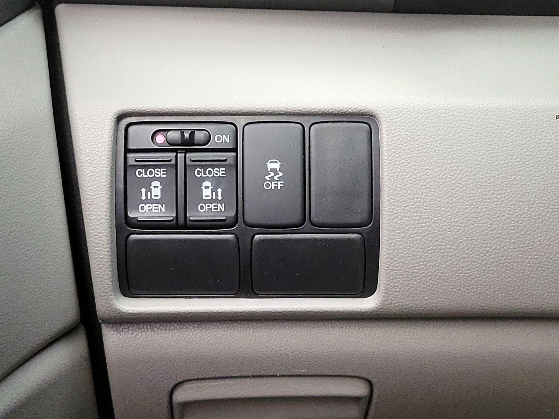 Thumbnail: 2016 Honda Odyssey - 13