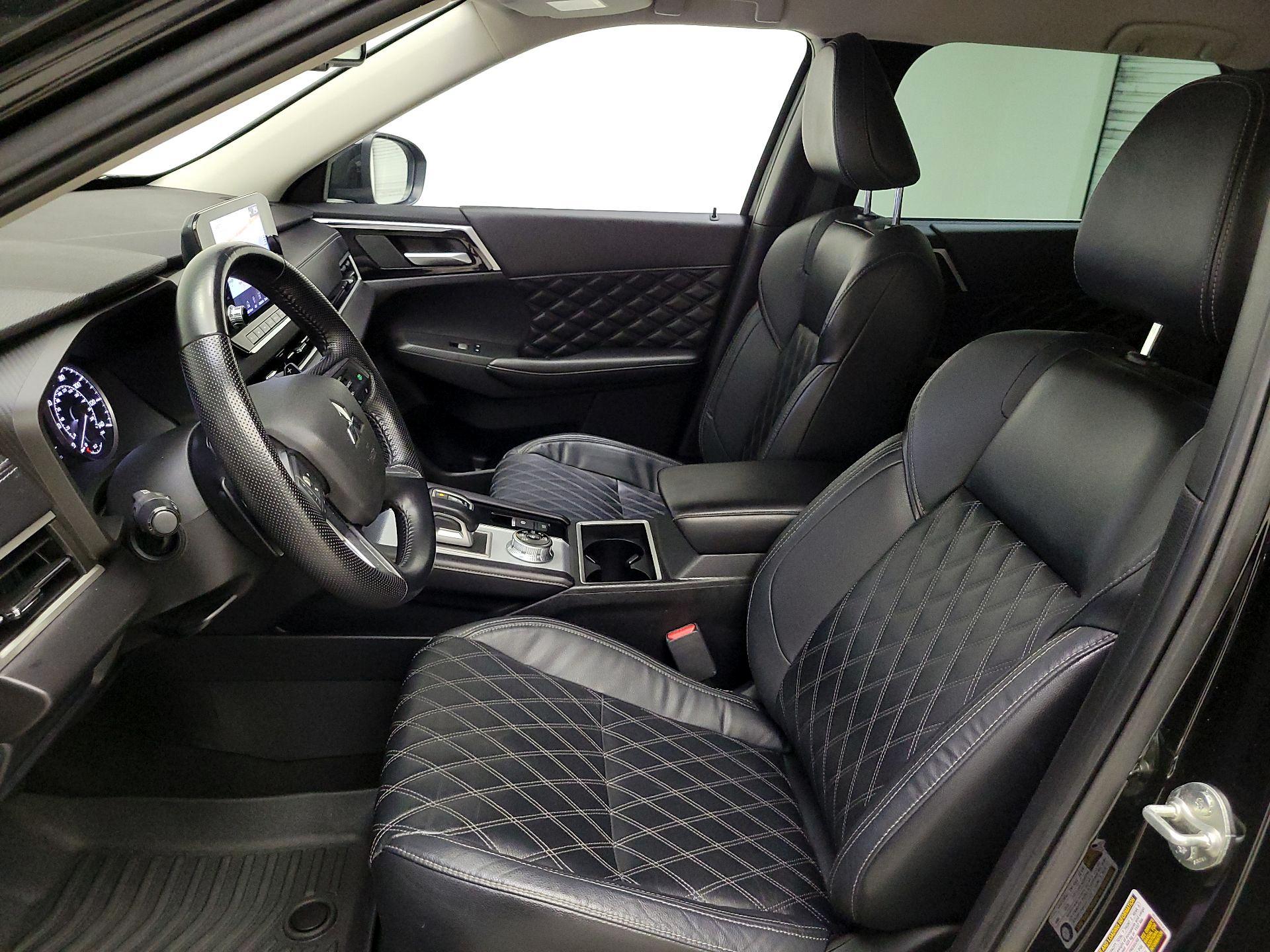 Thumbnail: 2022 Mitsubishi Outlander - 11