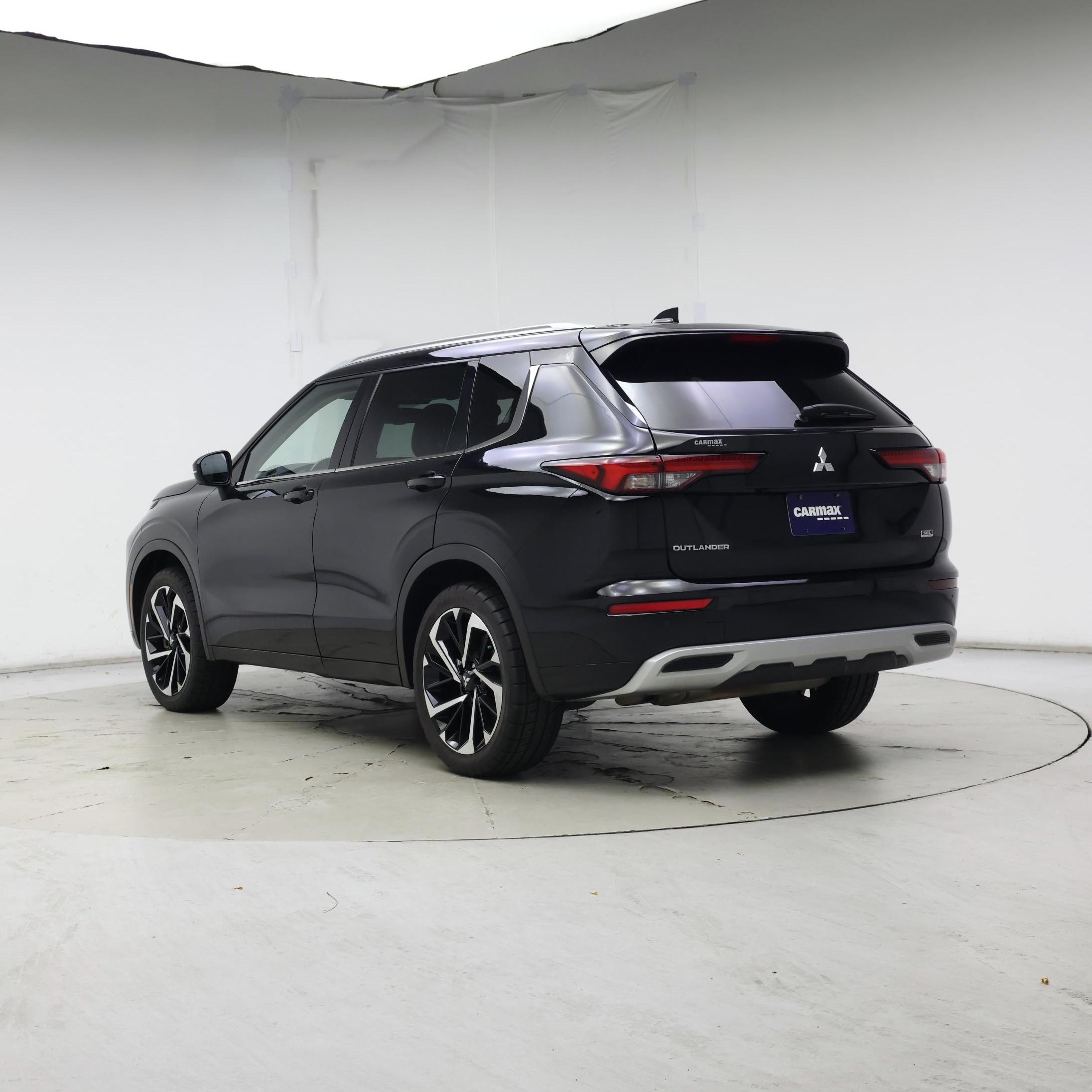 Thumbnail: 2022 Mitsubishi Outlander - 2