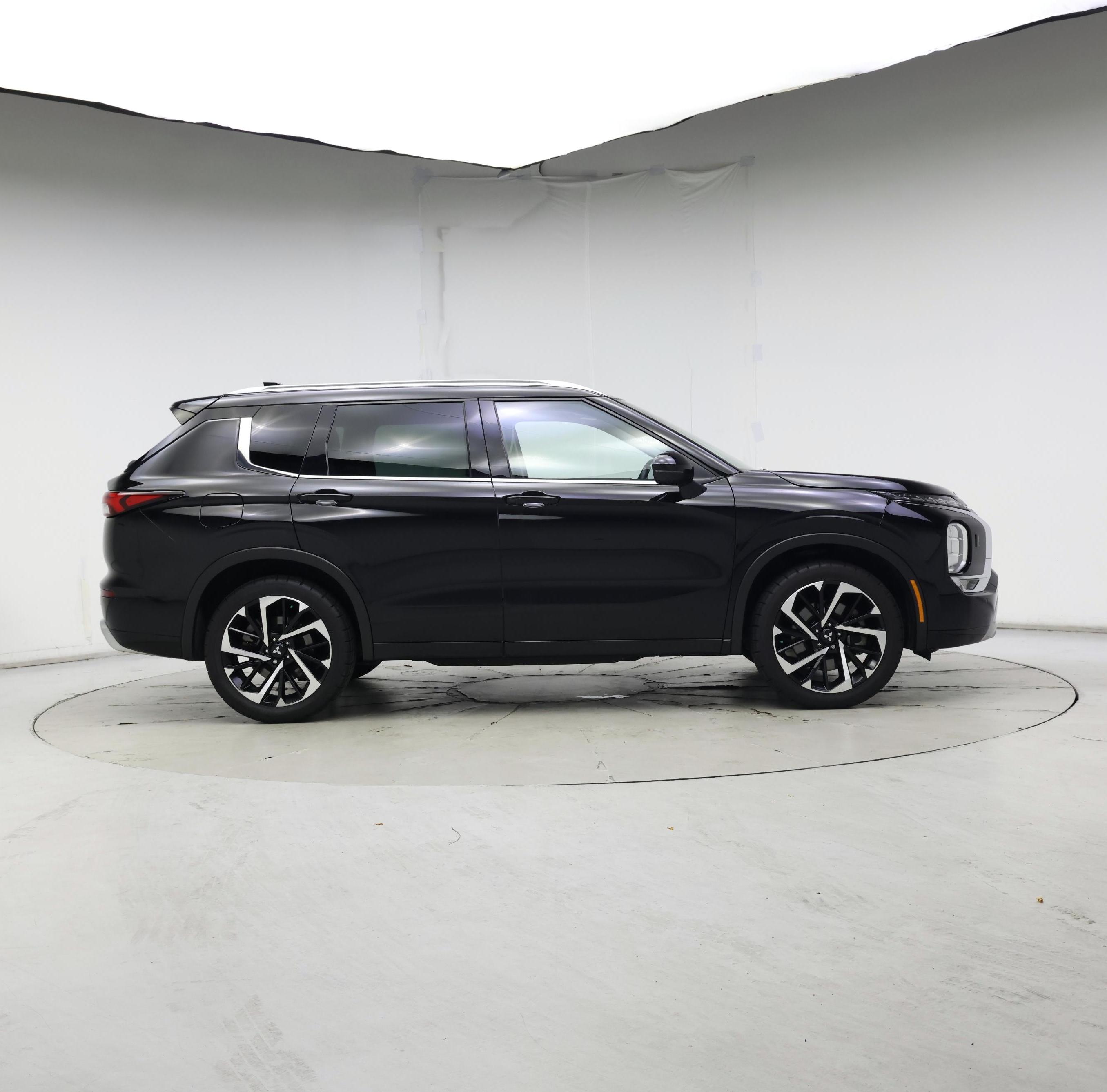 Thumbnail: 2022 Mitsubishi Outlander - 7