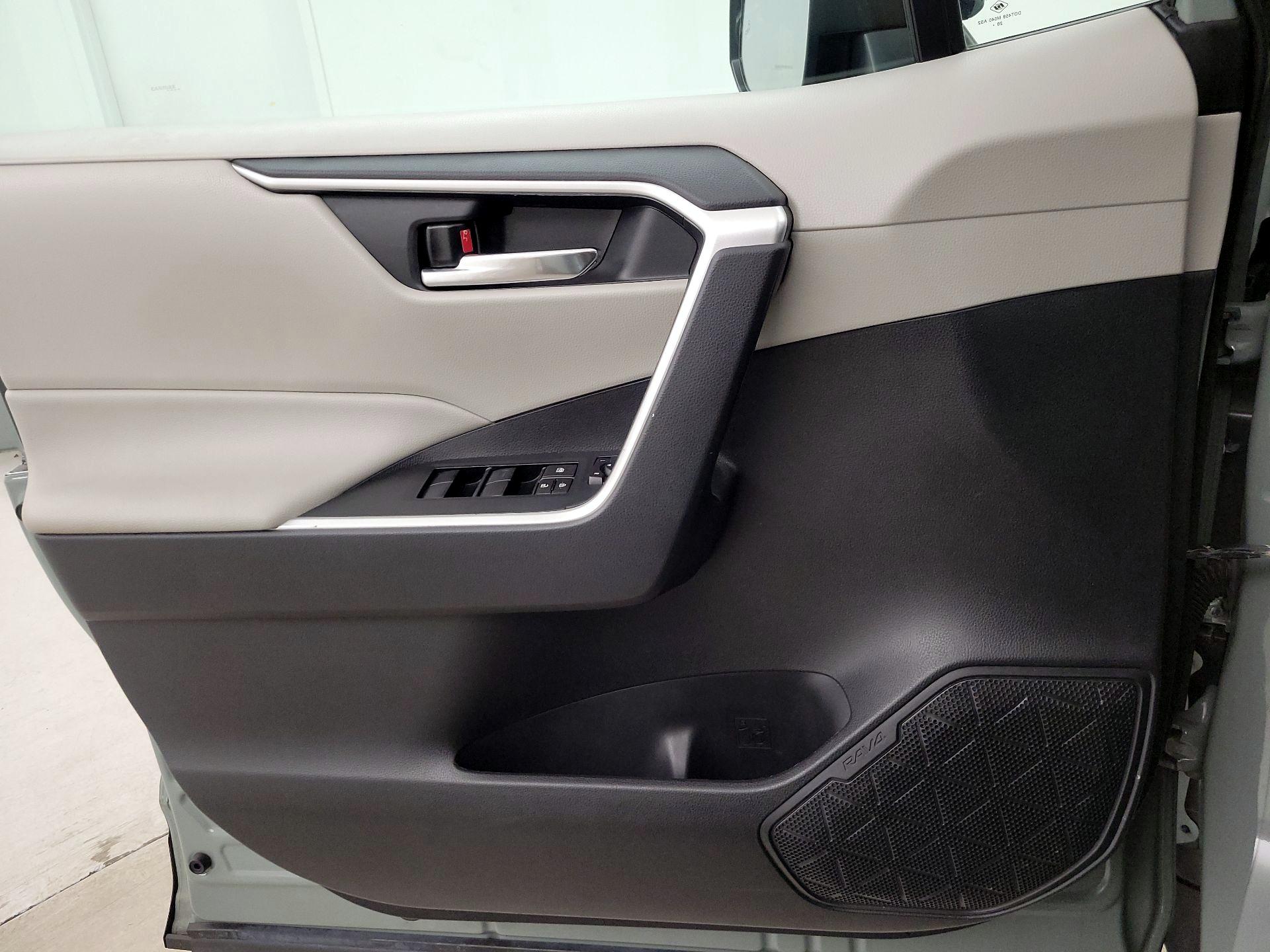 Thumbnail: 2021 Toyota RAV4 - 12