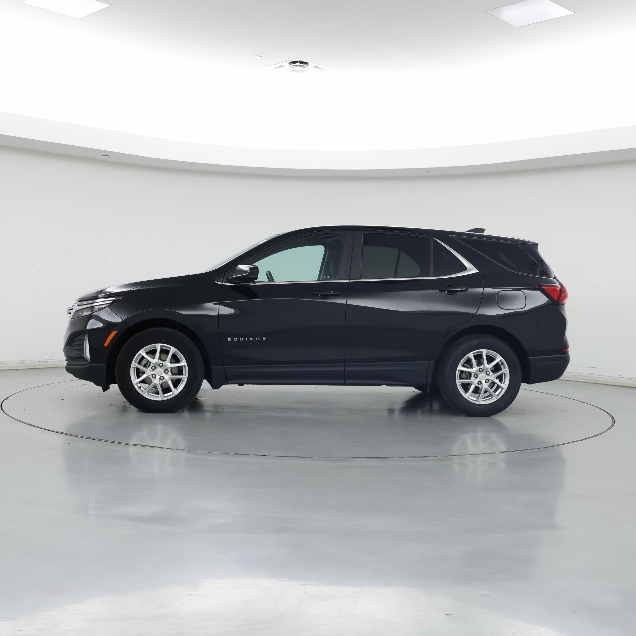 Thumbnail: 2022 Chevrolet Equinox - 3