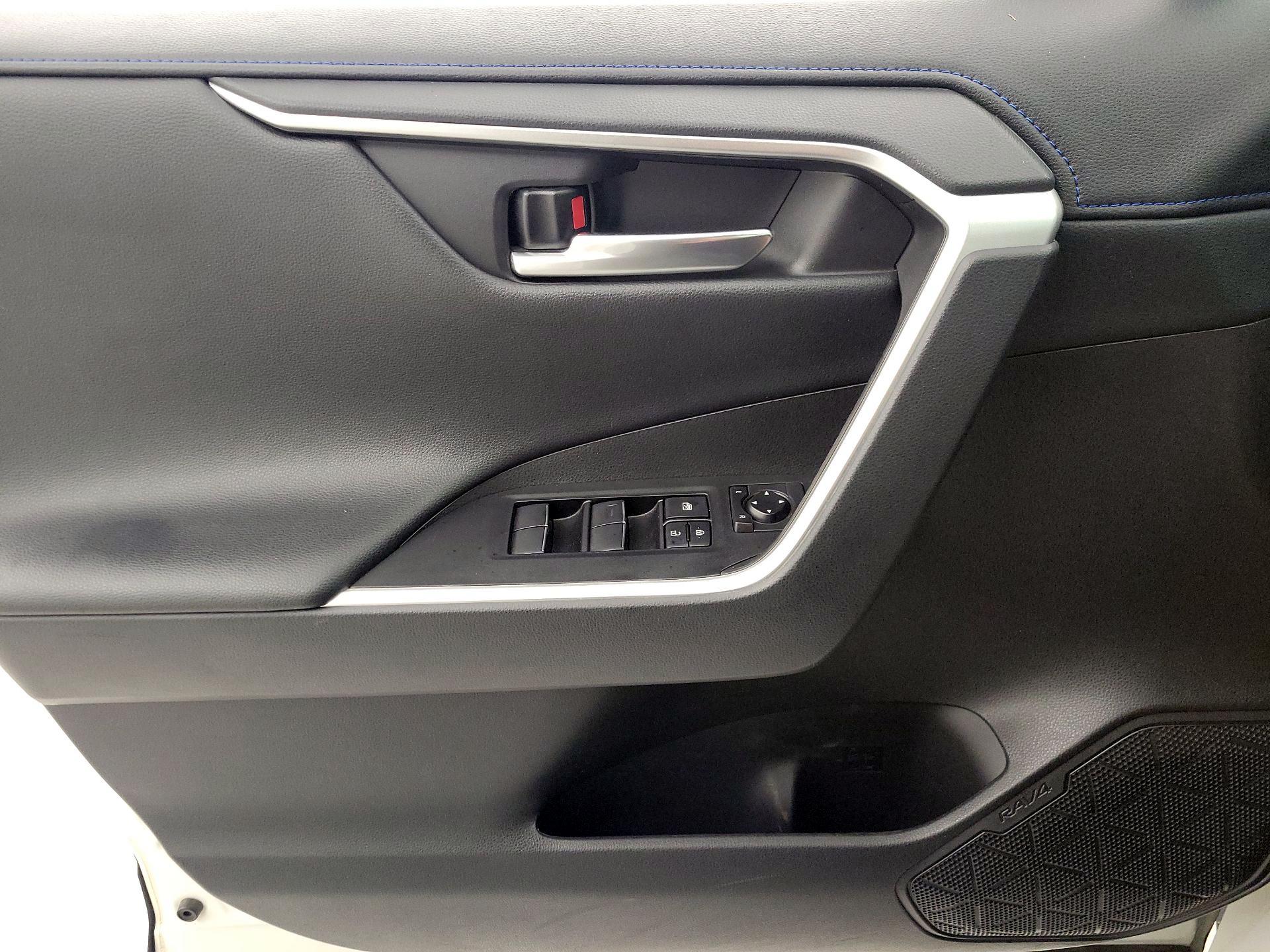 Thumbnail: 2021 Toyota RAV4 - 12