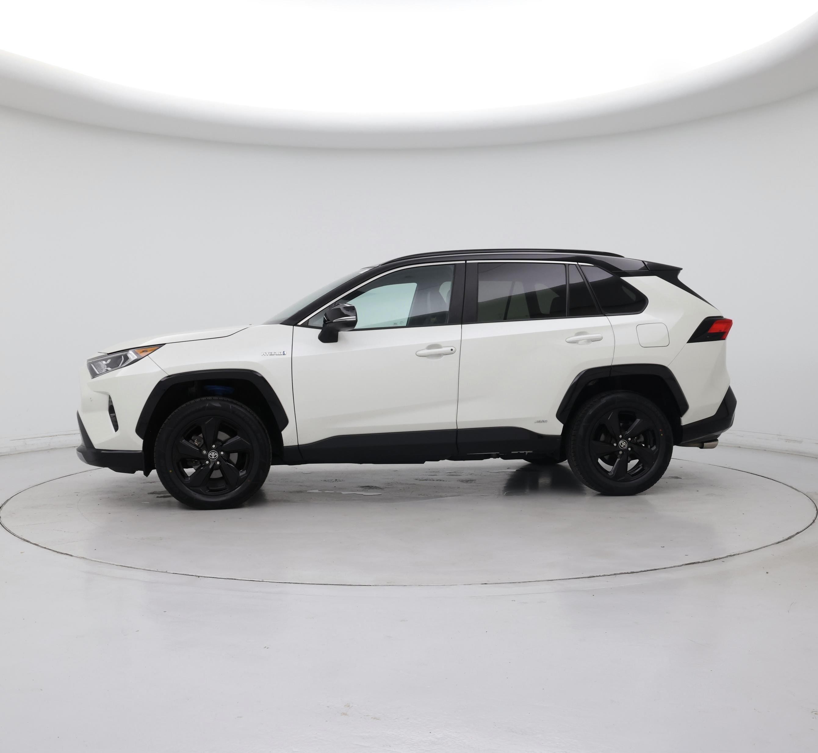 Thumbnail: 2021 Toyota RAV4 - 3