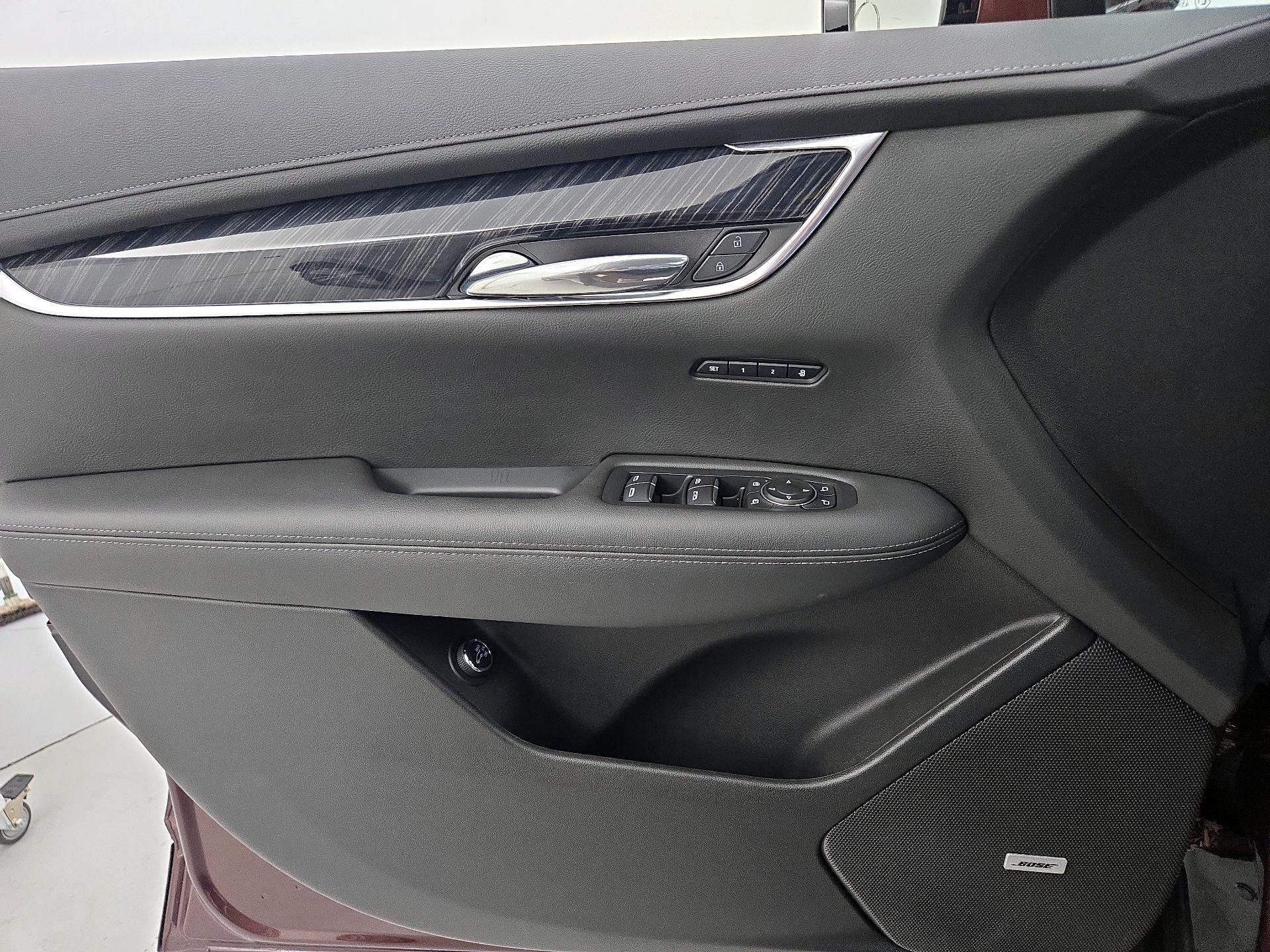 Thumbnail: 2022 Cadillac XT6 - 12