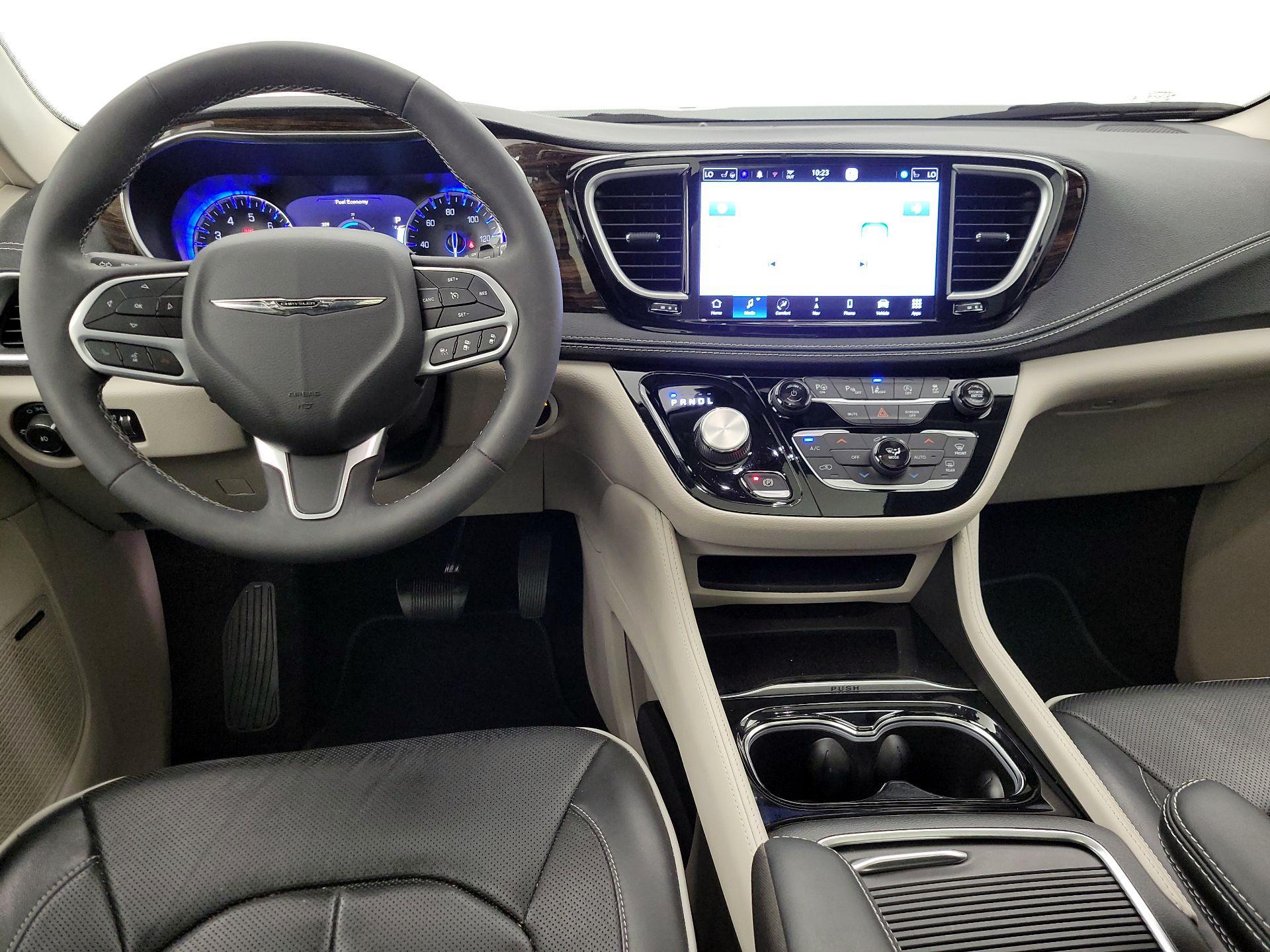 Thumbnail: 2022 Chrysler Pacifica - 9