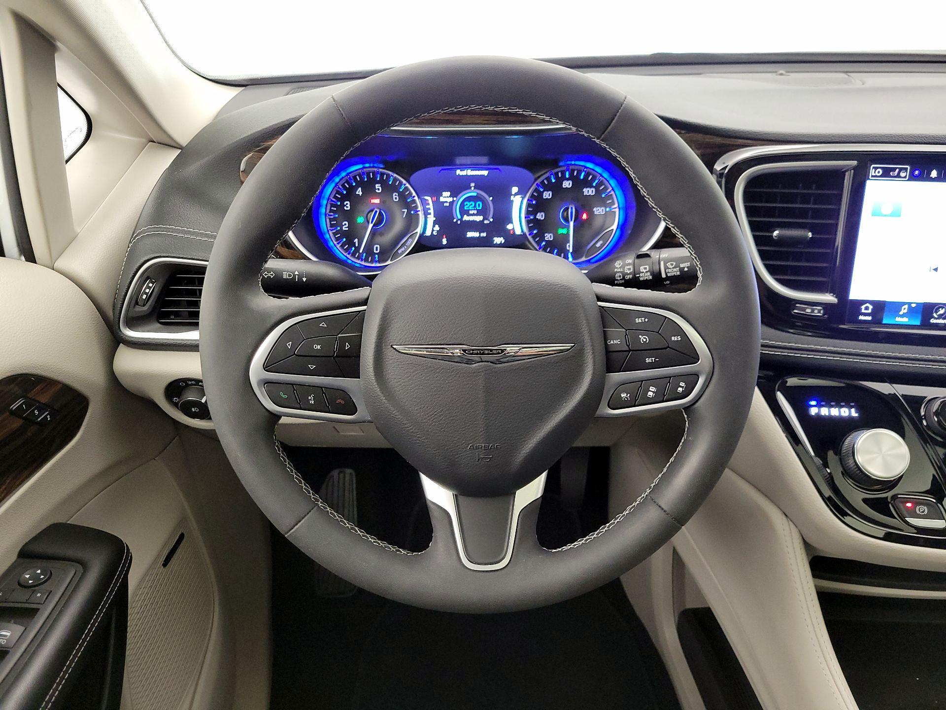 Thumbnail: 2022 Chrysler Pacifica - 10