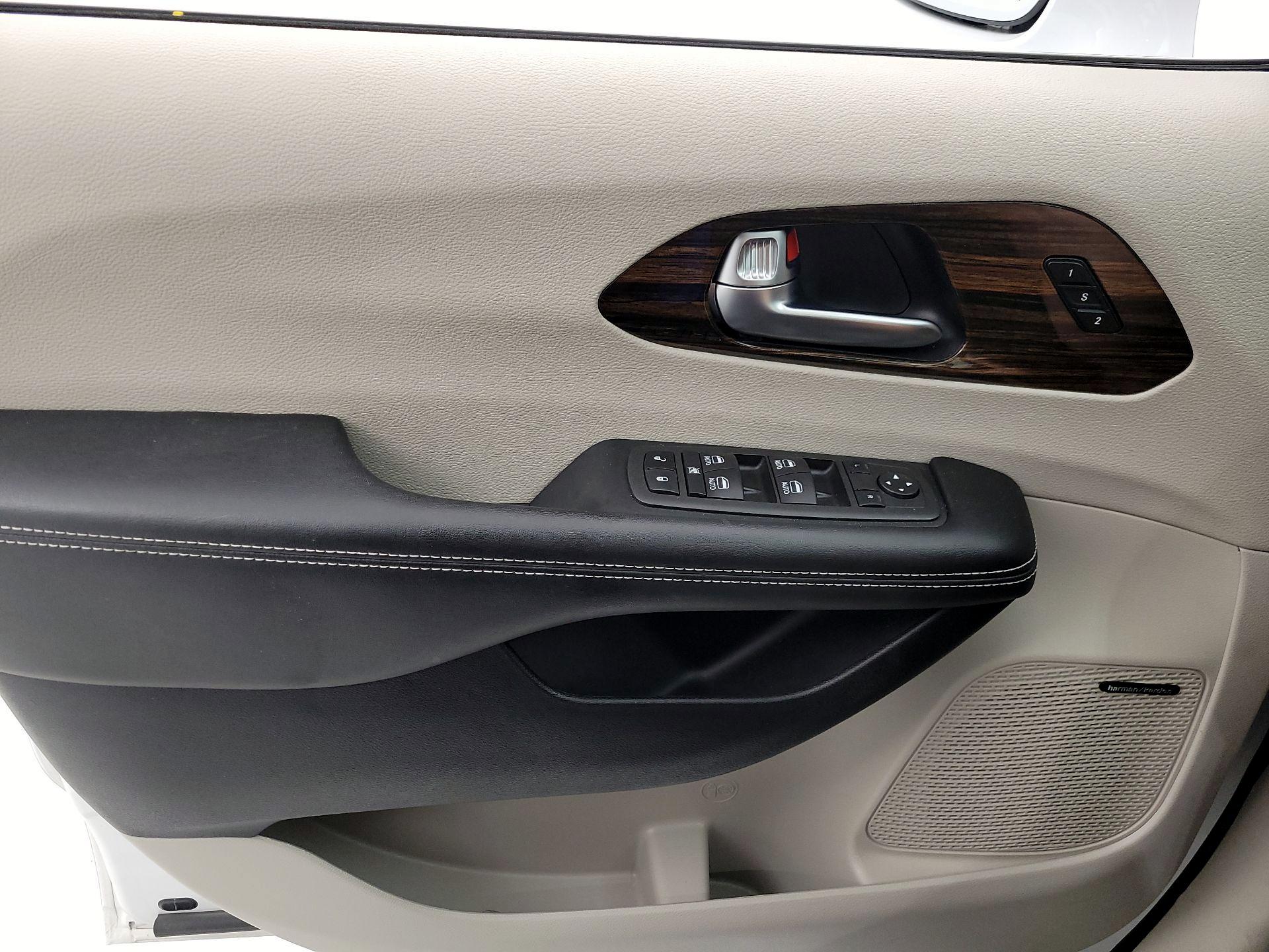 Thumbnail: 2022 Chrysler Pacifica - 12