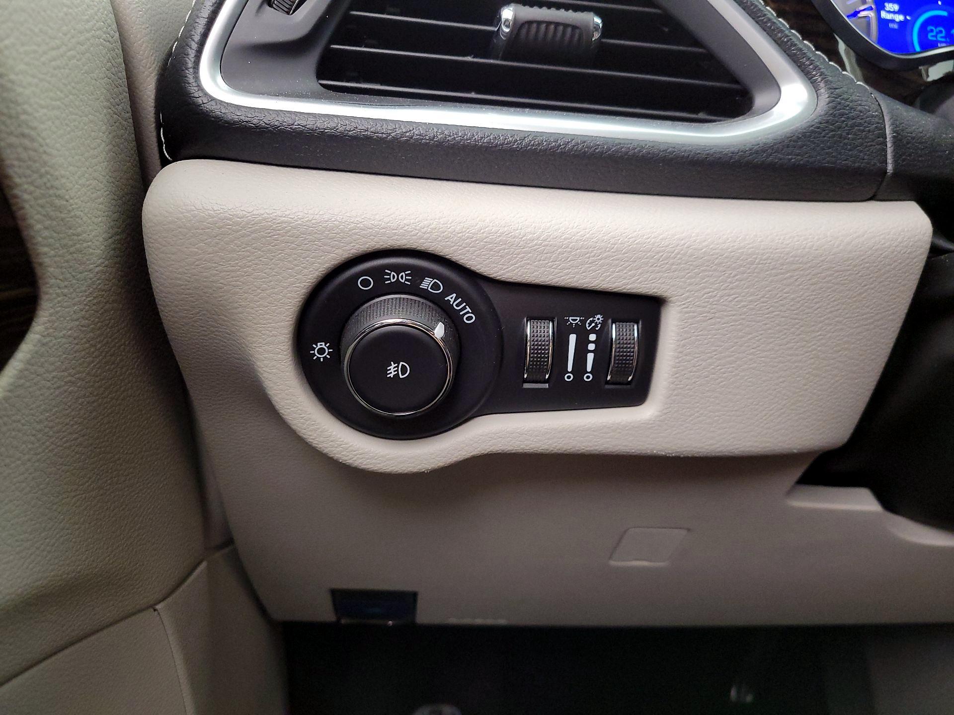 Thumbnail: 2022 Chrysler Pacifica - 13