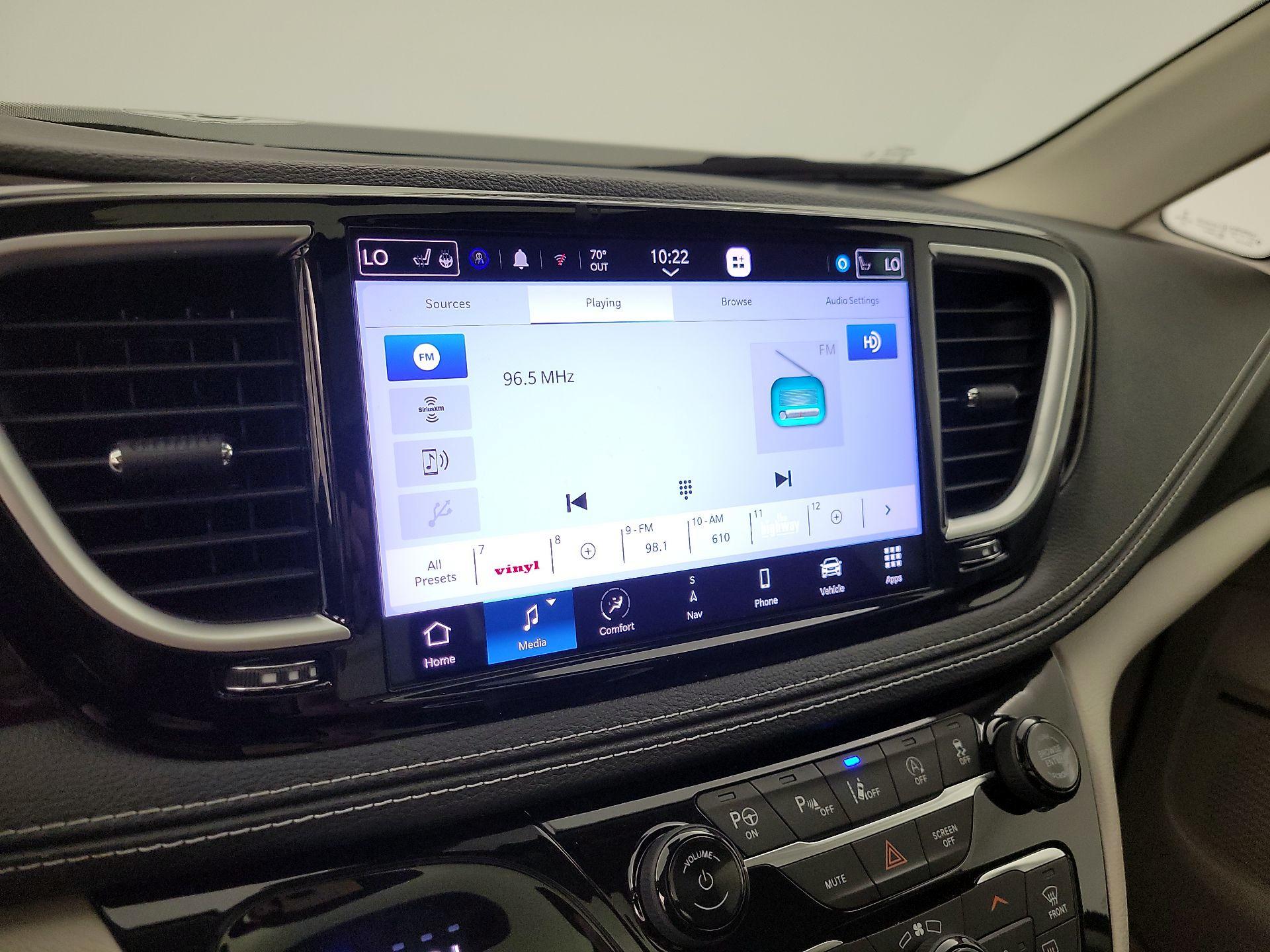 Thumbnail: 2022 Chrysler Pacifica - 16