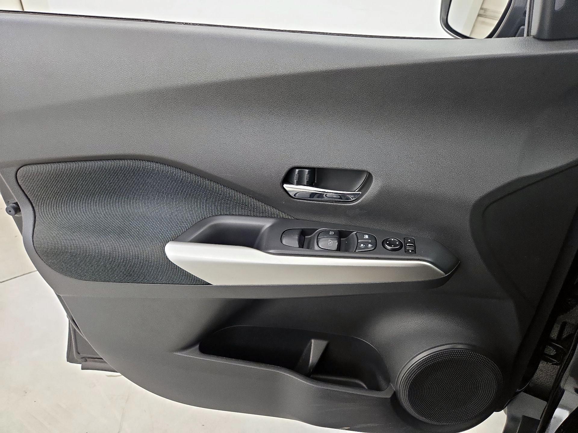 Thumbnail: 2020 Nissan Kicks - 12