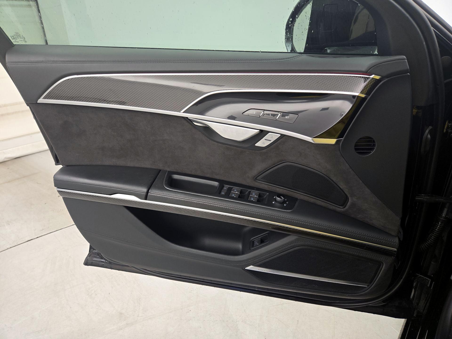 Thumbnail: 2020 Audi S8 - 12