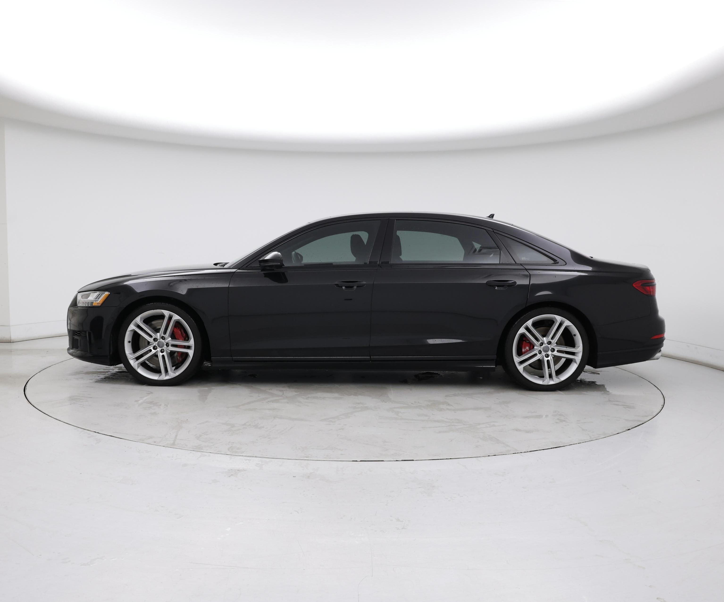 Thumbnail: 2020 Audi S8 - 3