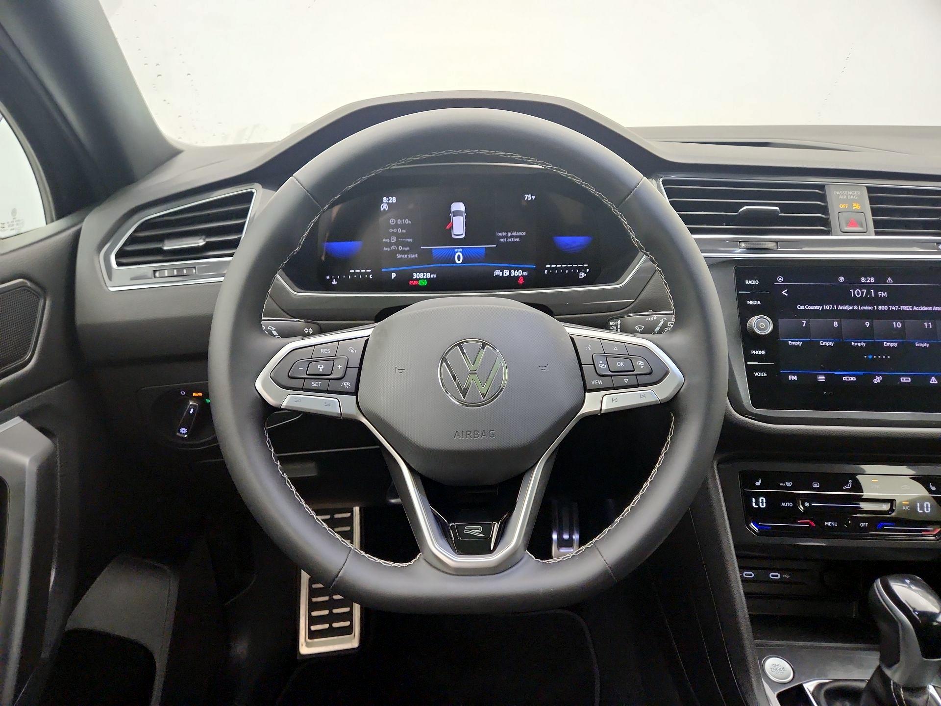 Thumbnail: 2023 Volkswagen Tiguan - 10