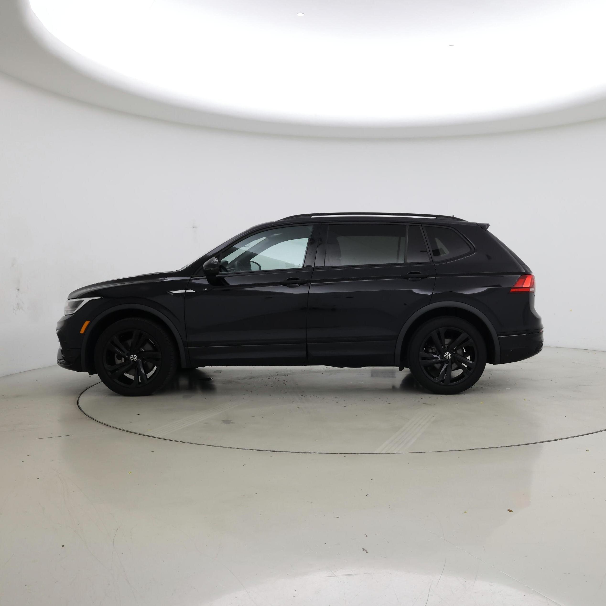 Thumbnail: 2023 Volkswagen Tiguan - 3