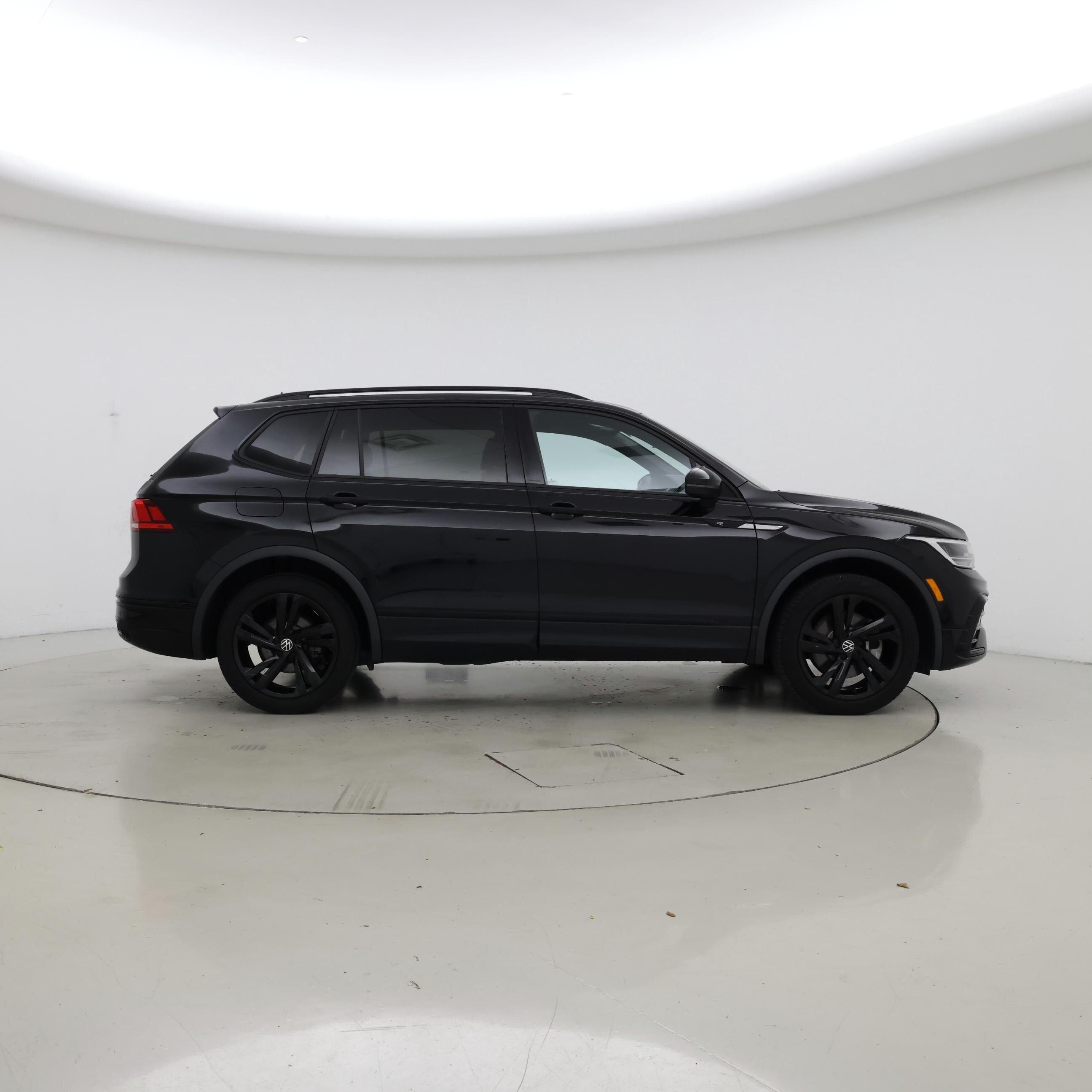 Thumbnail: 2023 Volkswagen Tiguan - 7