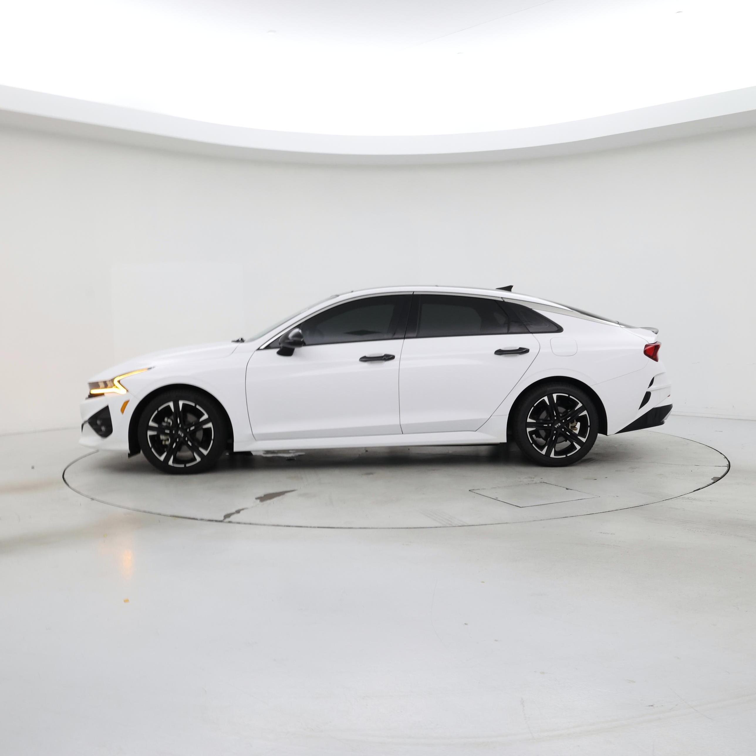 Thumbnail: 2021 Kia K5 - 3